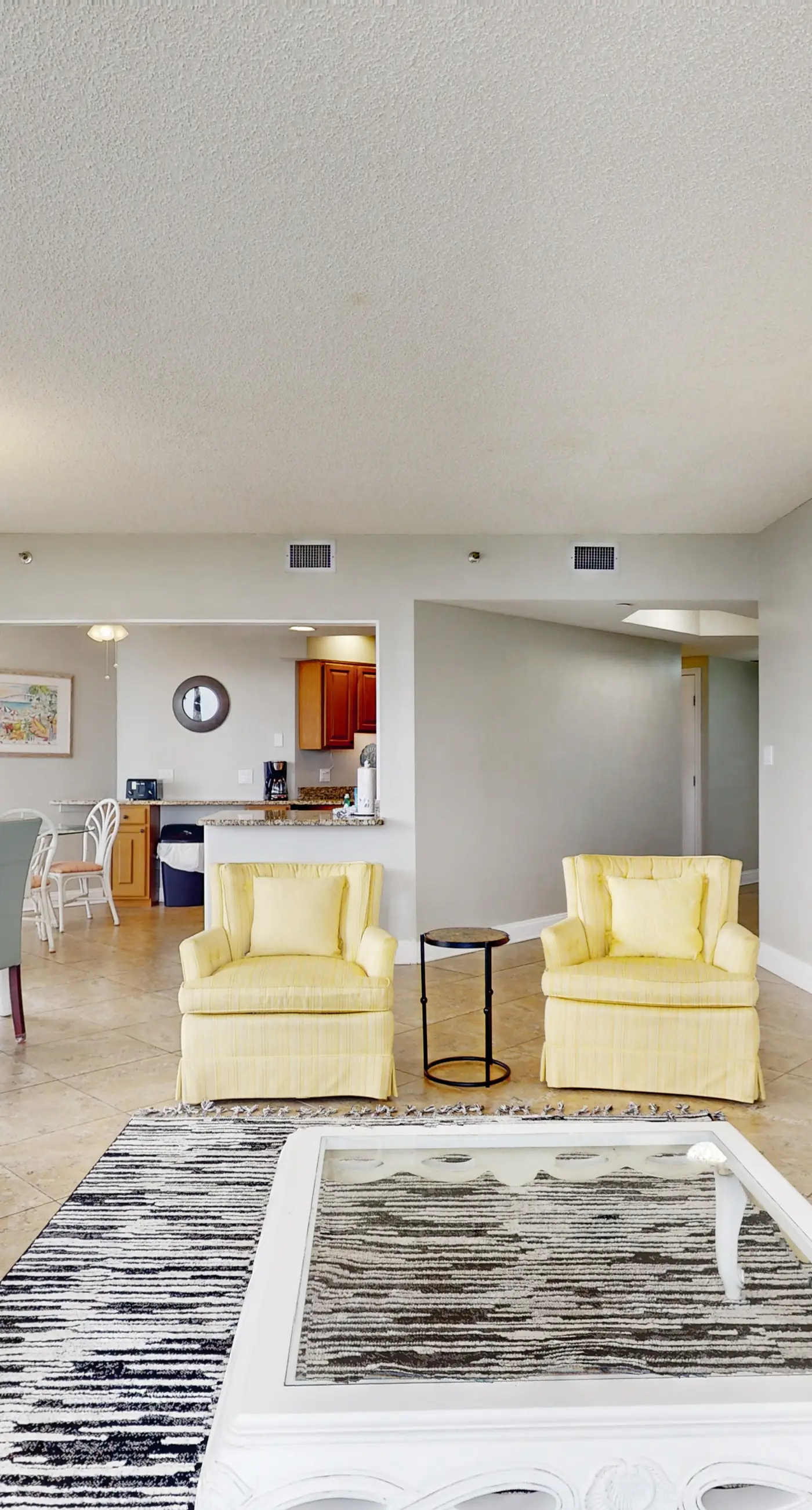 Cozy coastal condo w/ a shared pool, hot tub, & easy beach access