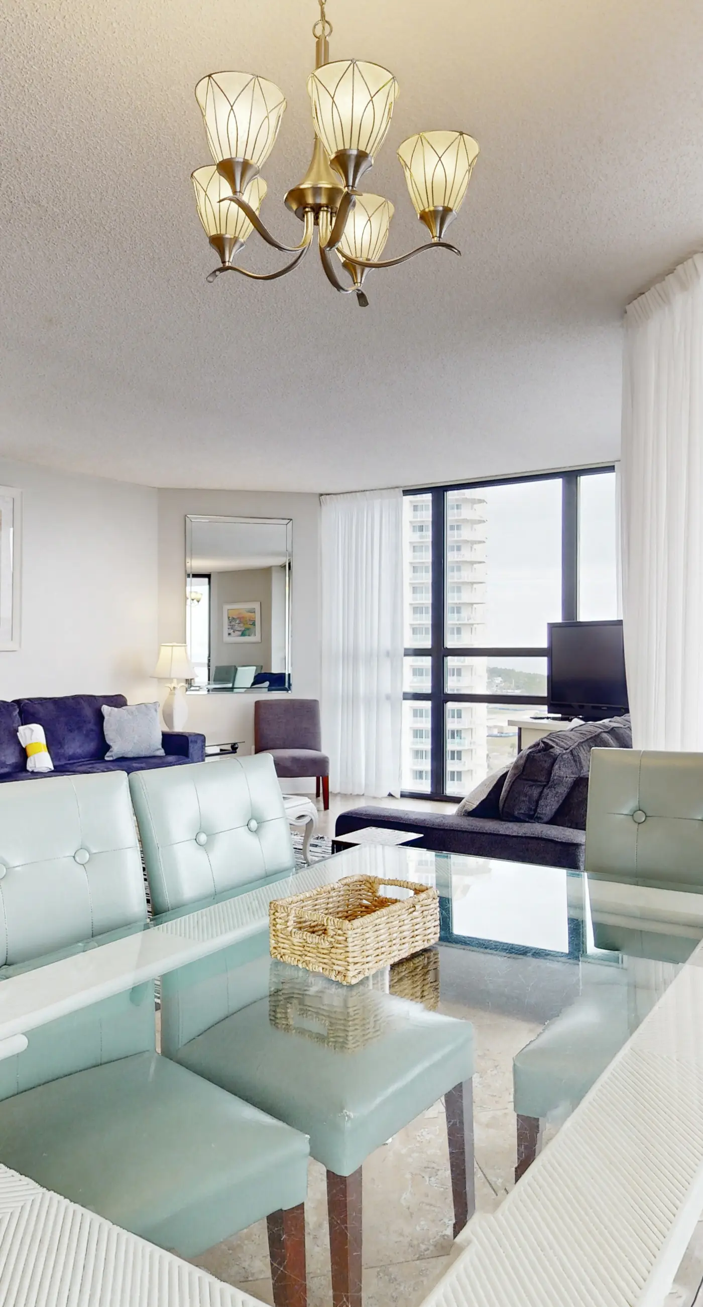 Cozy coastal condo w/ a shared pool, hot tub, & easy beach access