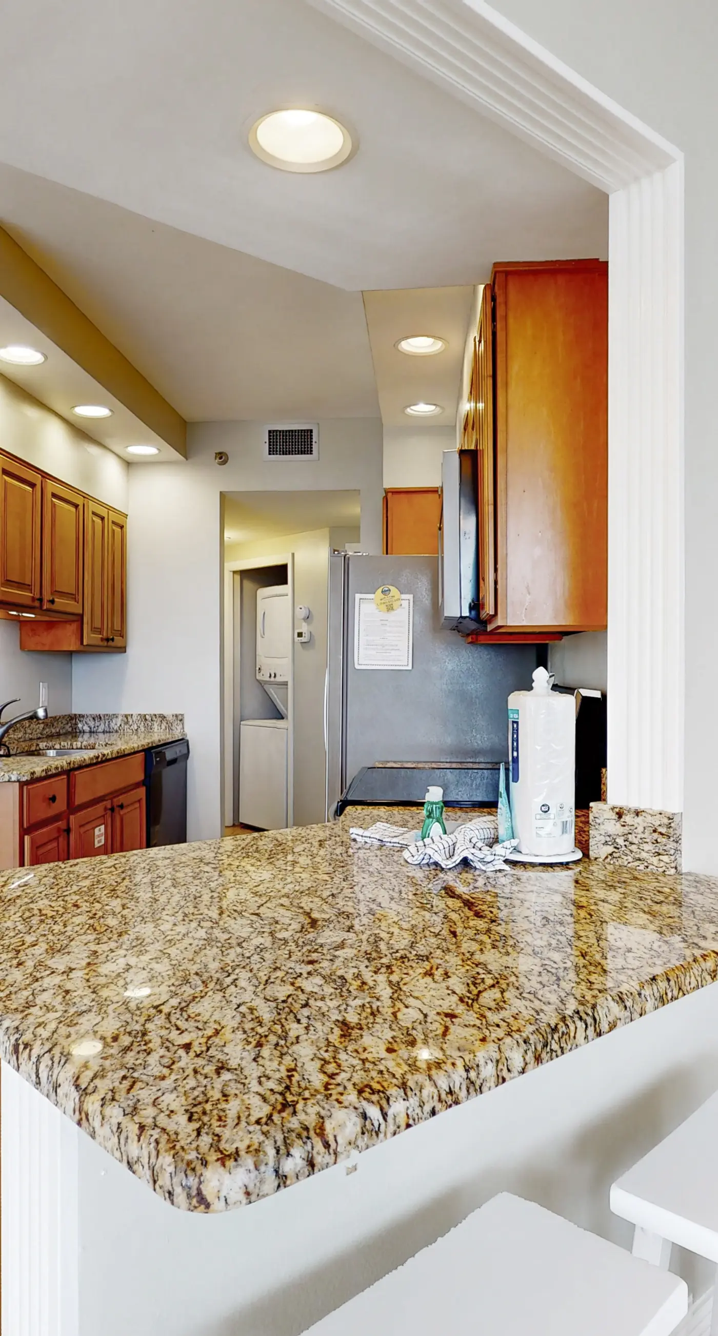 Cozy coastal condo w/ a shared pool, hot tub, & easy beach access