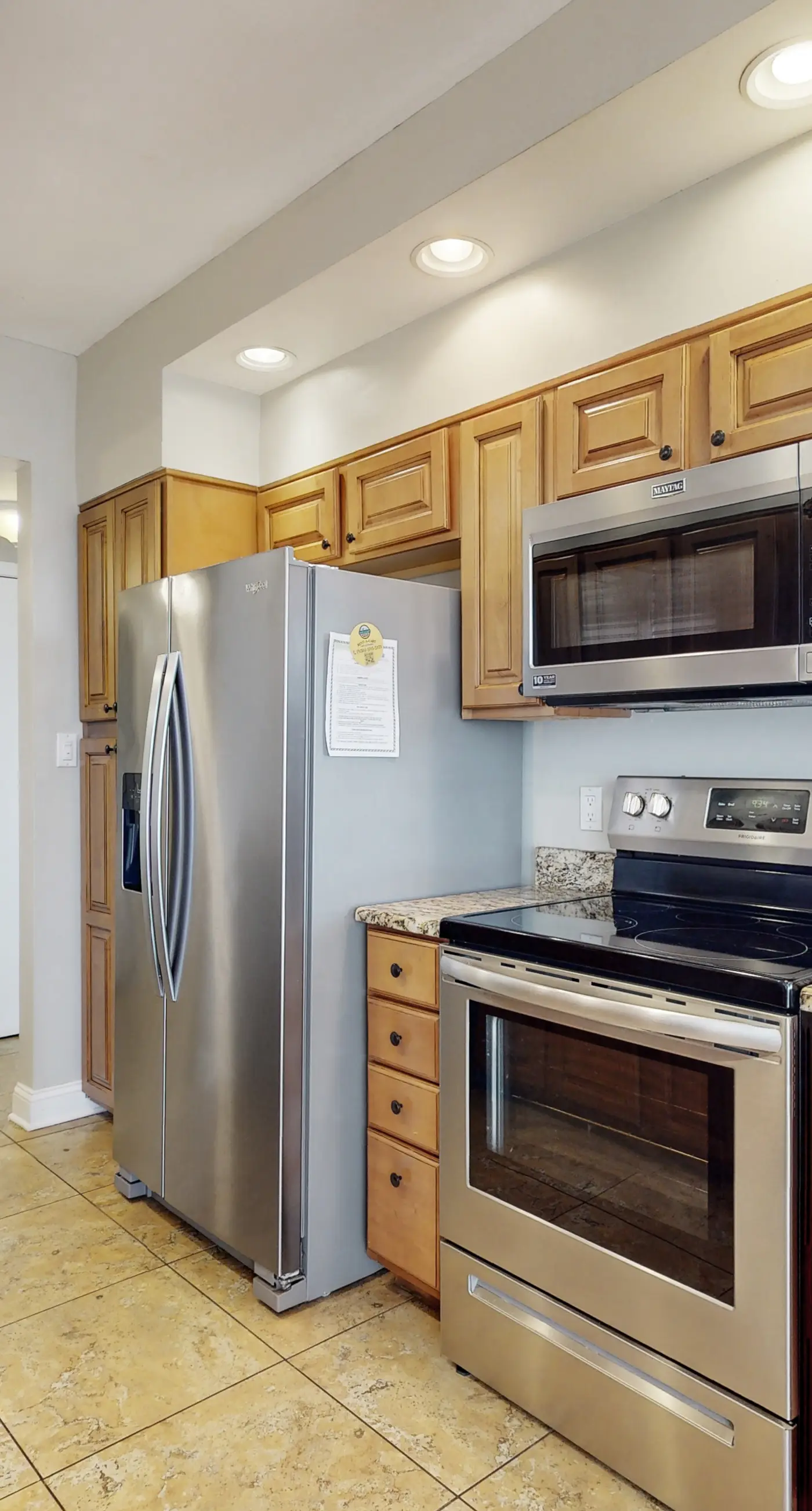 Cozy coastal condo w/ a shared pool, hot tub, & easy beach access