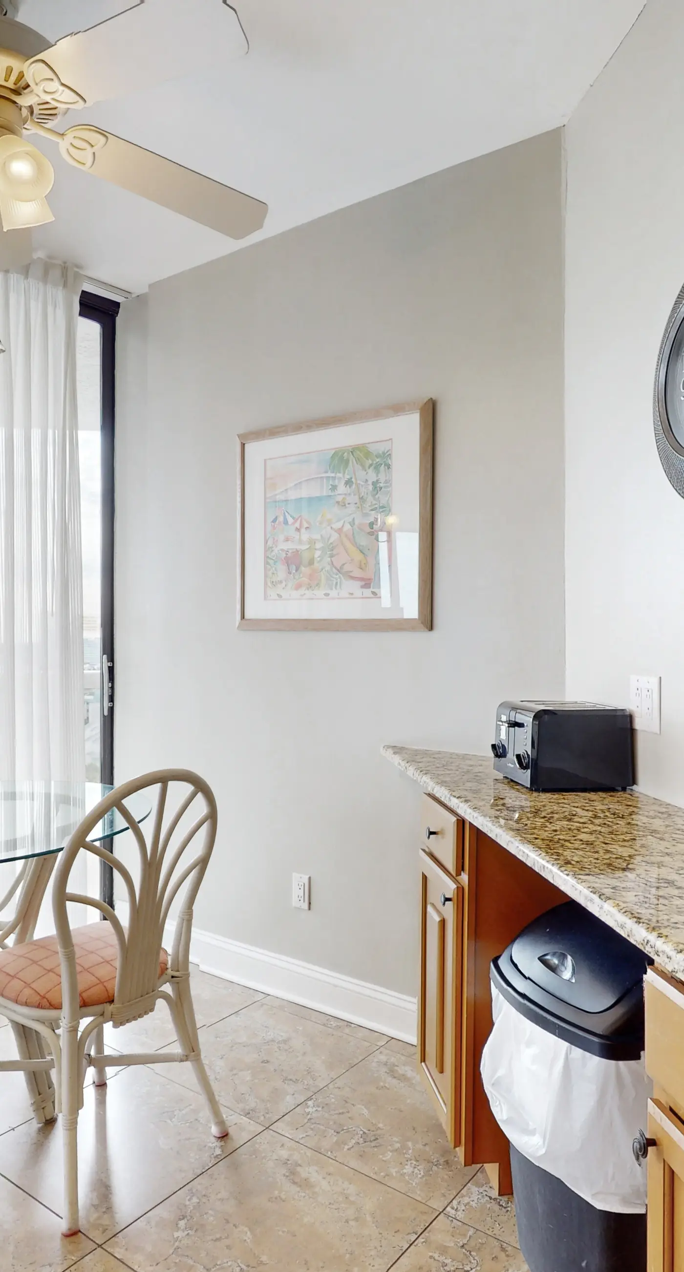 Cozy coastal condo w/ a shared pool, hot tub, & easy beach access
