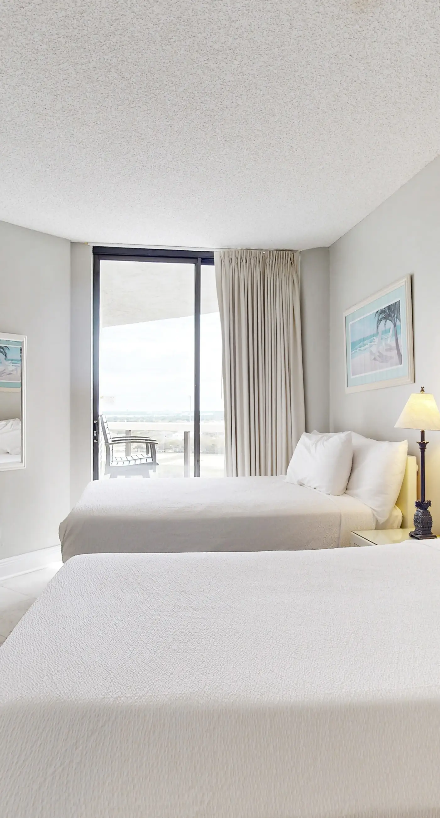 Cozy coastal condo w/ a shared pool, hot tub, & easy beach access