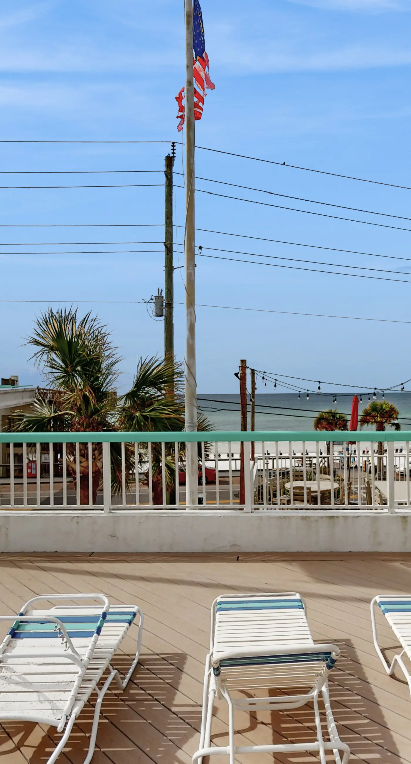 Cozy coastal condo w/ a shared pool, hot tub, & easy beach access