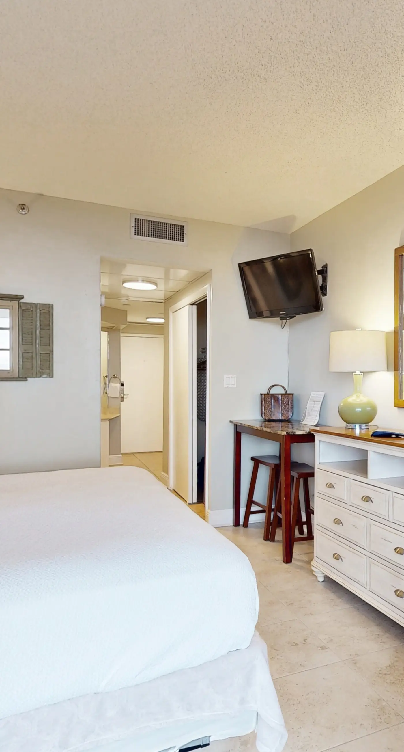Charming coastal condo w/ shared pools, hot tub, sports courts, & beach access
