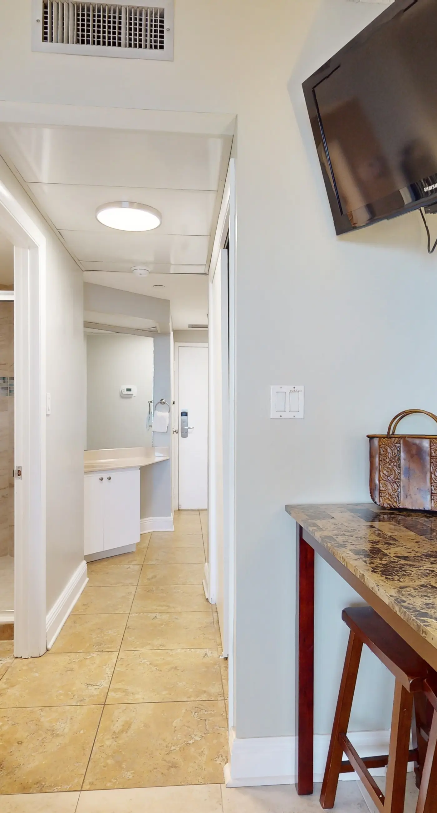 Charming coastal condo w/ shared pools, hot tub, sports courts, & beach access