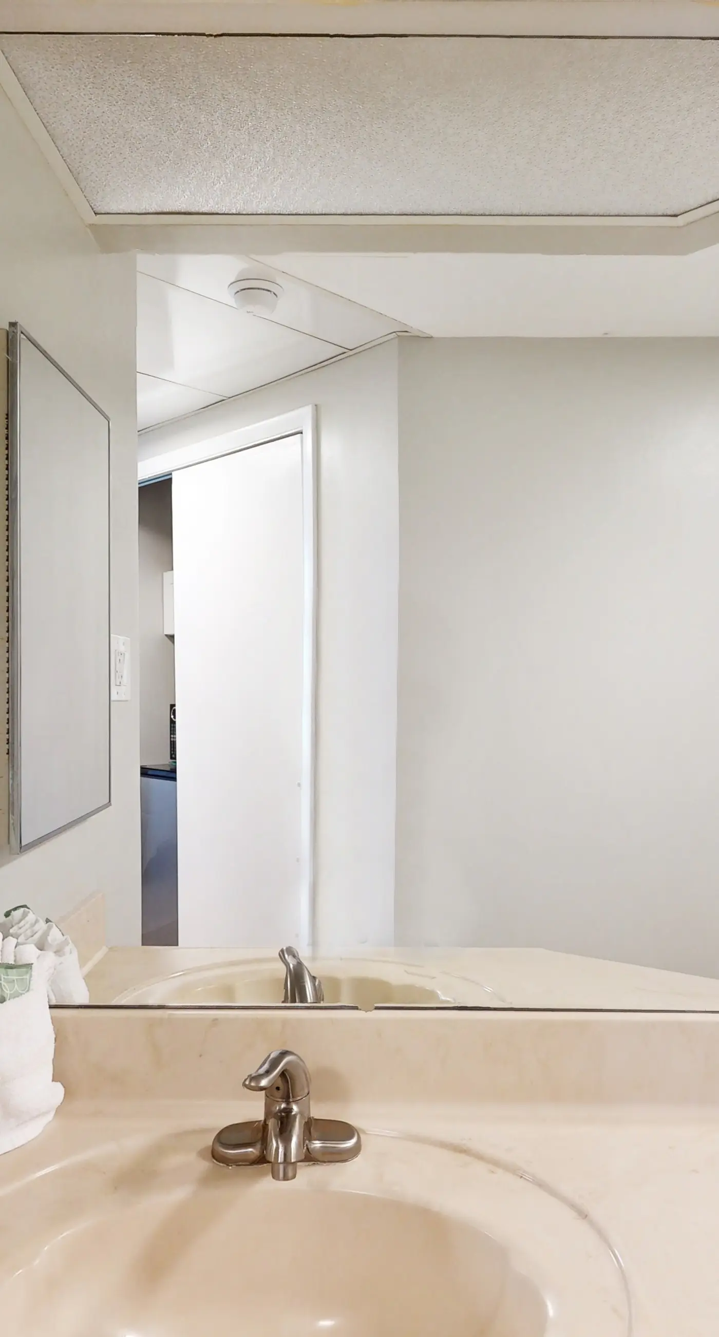 Charming coastal condo w/ shared pools, hot tub, sports courts, & beach access