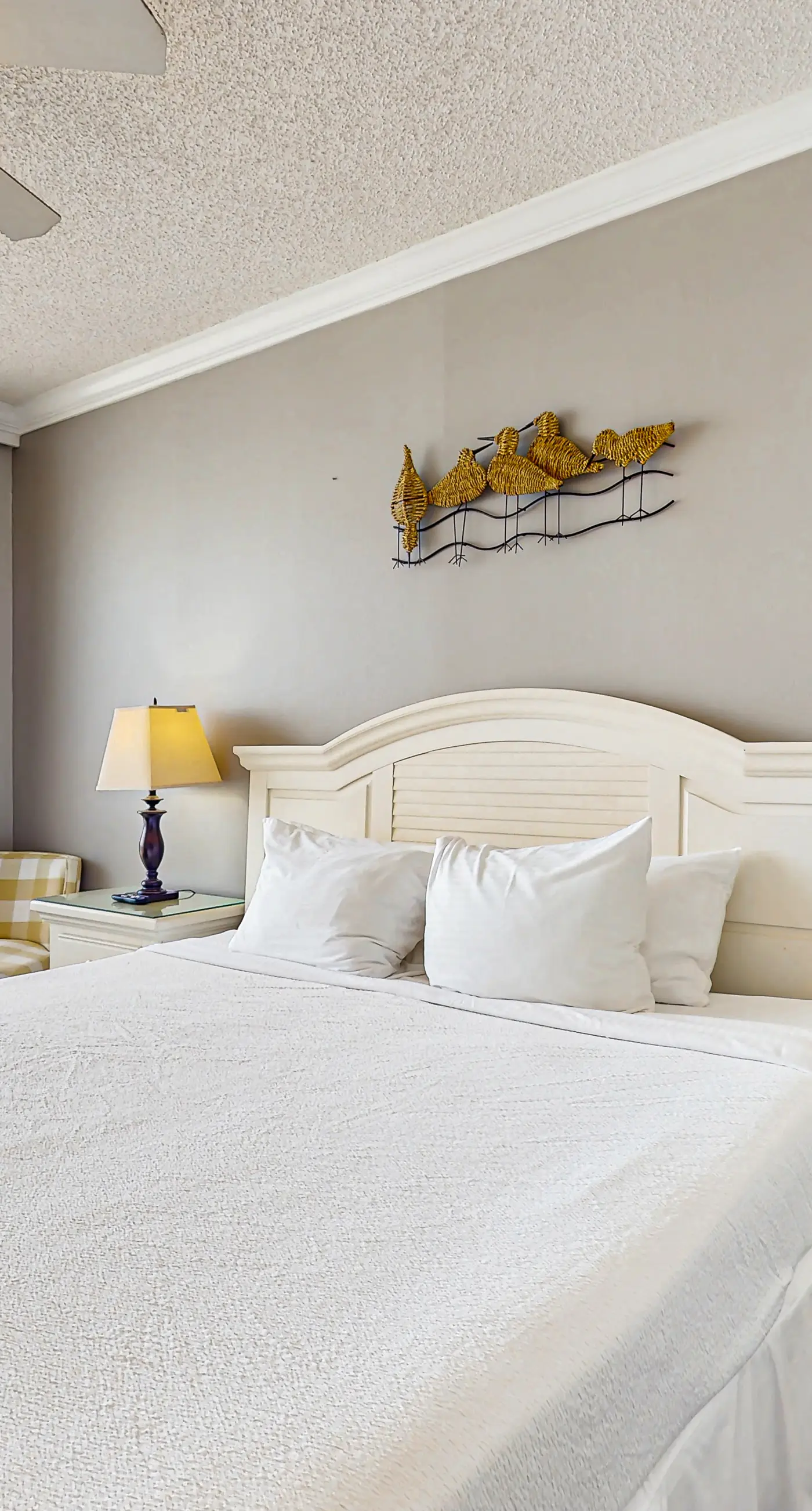 Gulf-front studio w/gorgeous views, shared pool & hot tub, central AC, WiFi