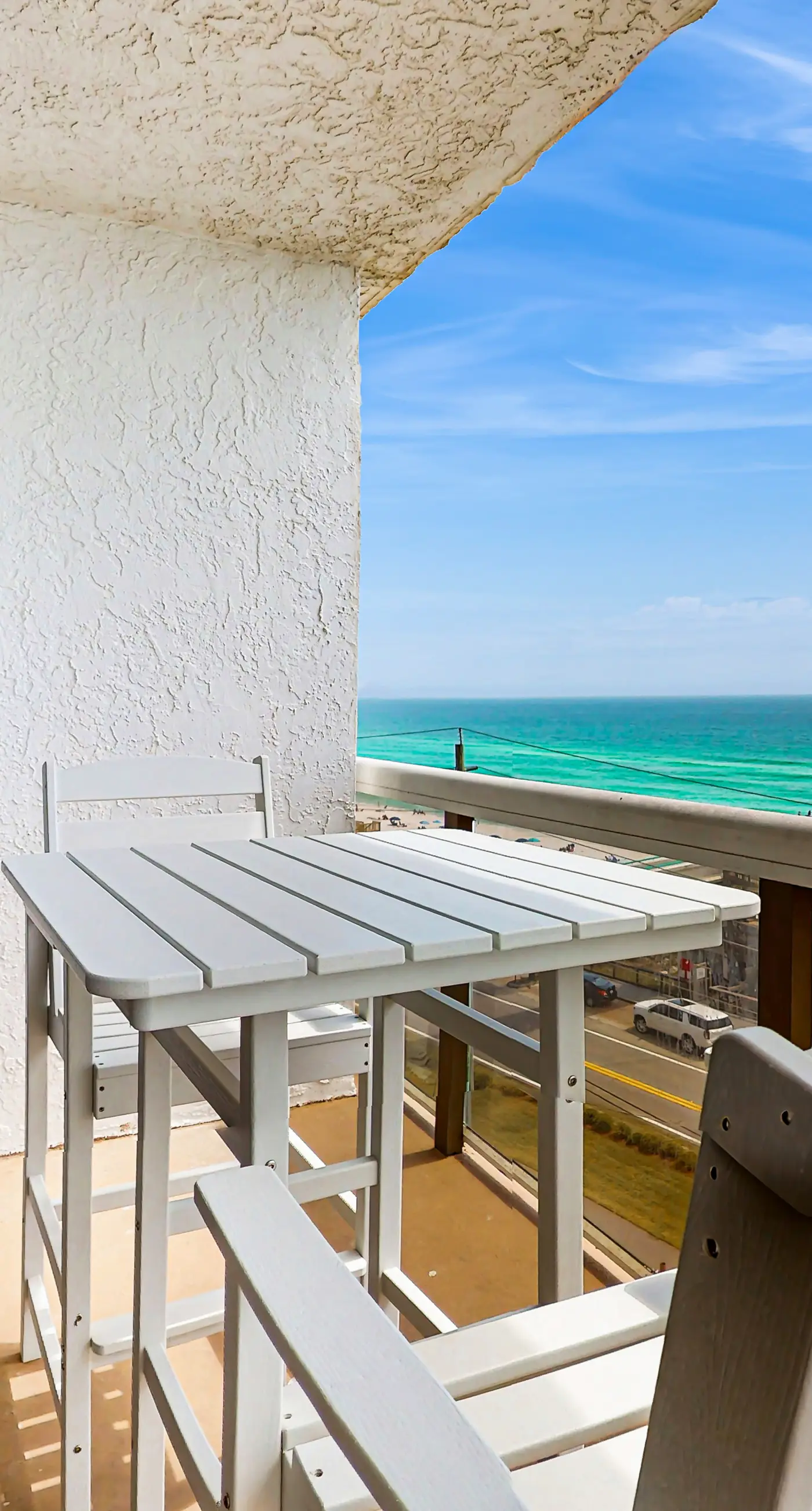 Gulf-front studio with gorgeous views, shared pool & hot tub, central AC, WiFi