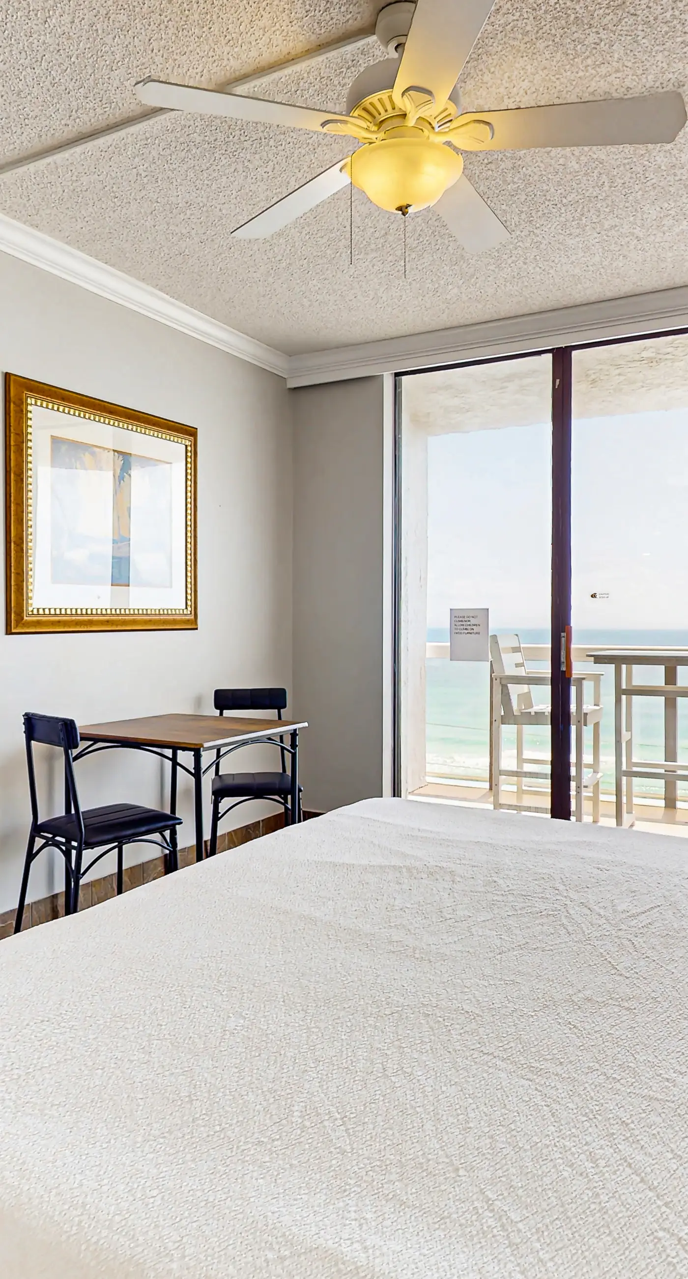 Gulf-front studio with gorgeous views, shared pool & hot tub, central AC, WiFi