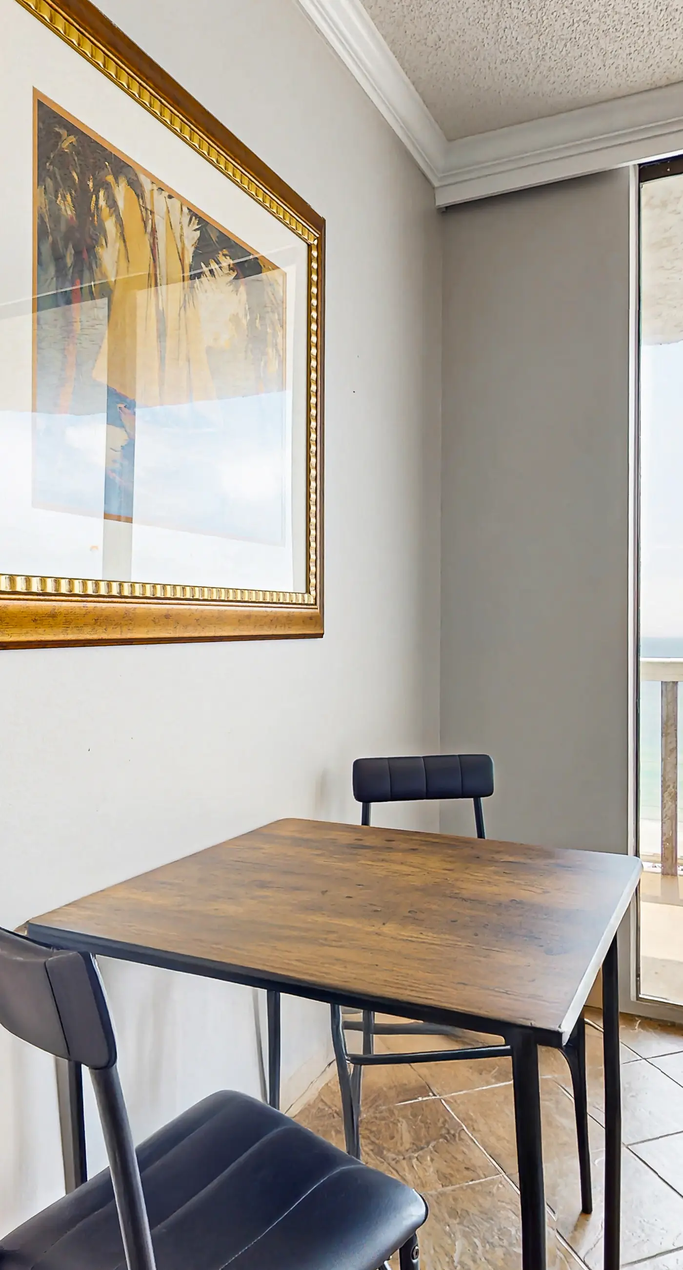 Gulf-front studio with gorgeous views, shared pool & hot tub, central AC, WiFi