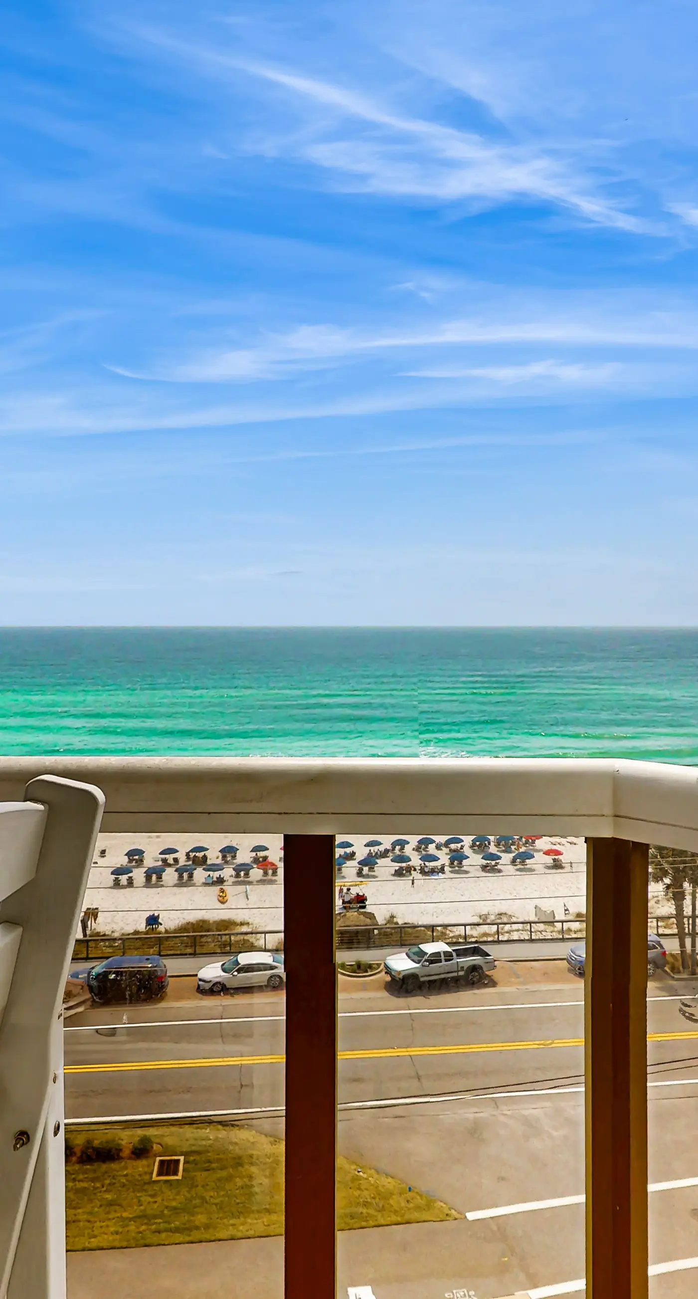 Gulf-front studio with gorgeous views, shared pool & hot tub, central AC, WiFi