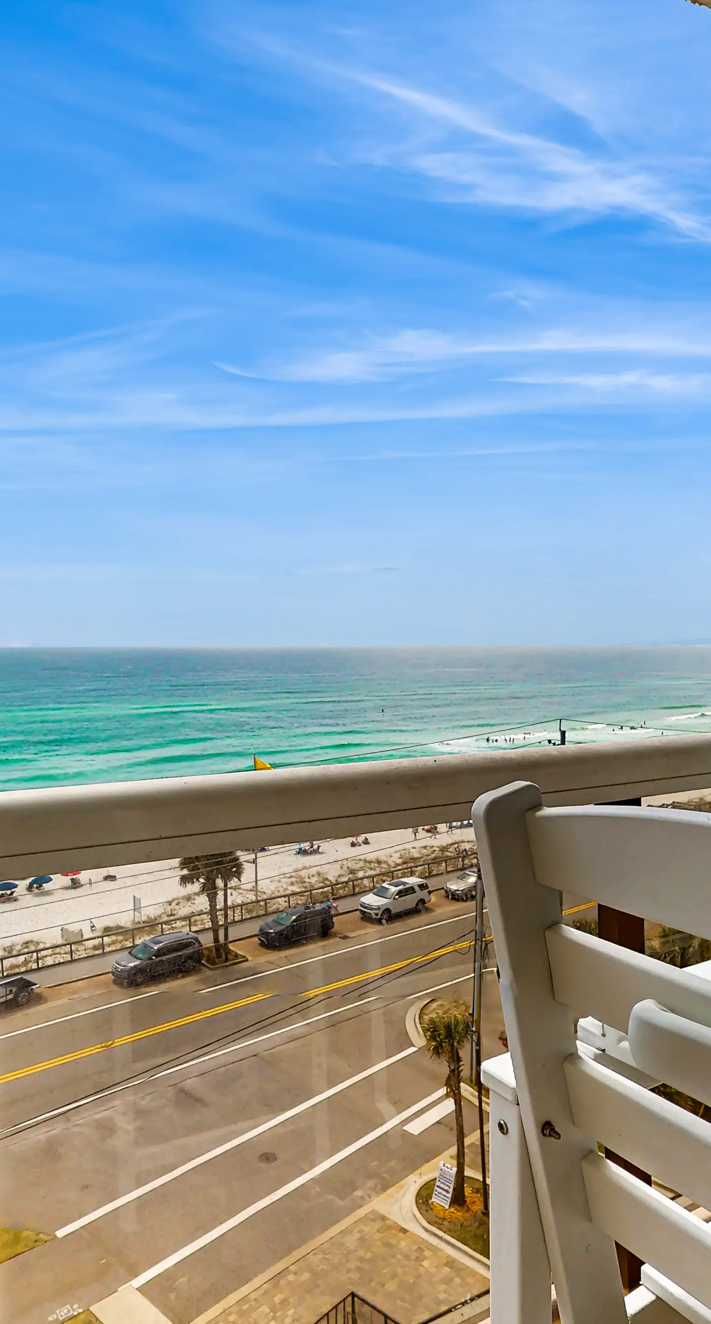 Gulf-front studio with gorgeous views, shared pool & hot tub, central AC, WiFi
