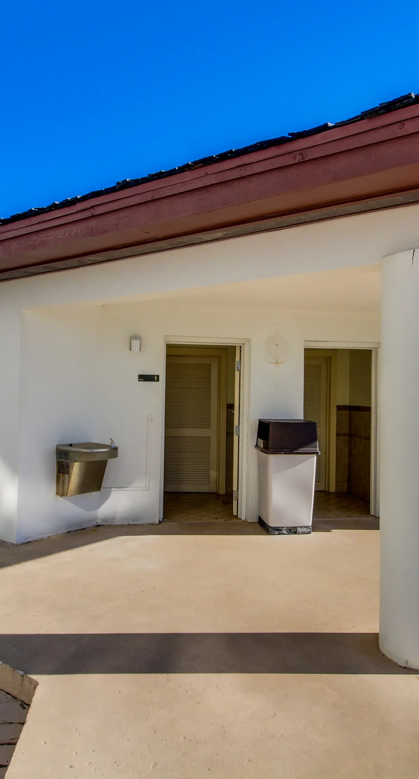 Gulf-front studio with gorgeous views, shared pool & hot tub, central AC, WiFi