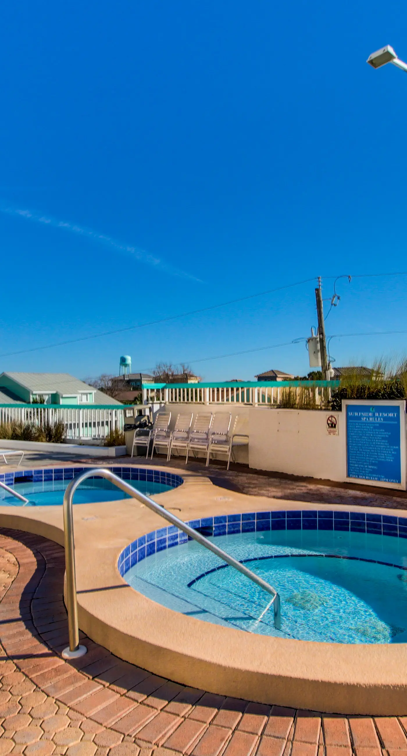 Gulf-front studio with gorgeous views, shared pool & hot tub, central AC, WiFi