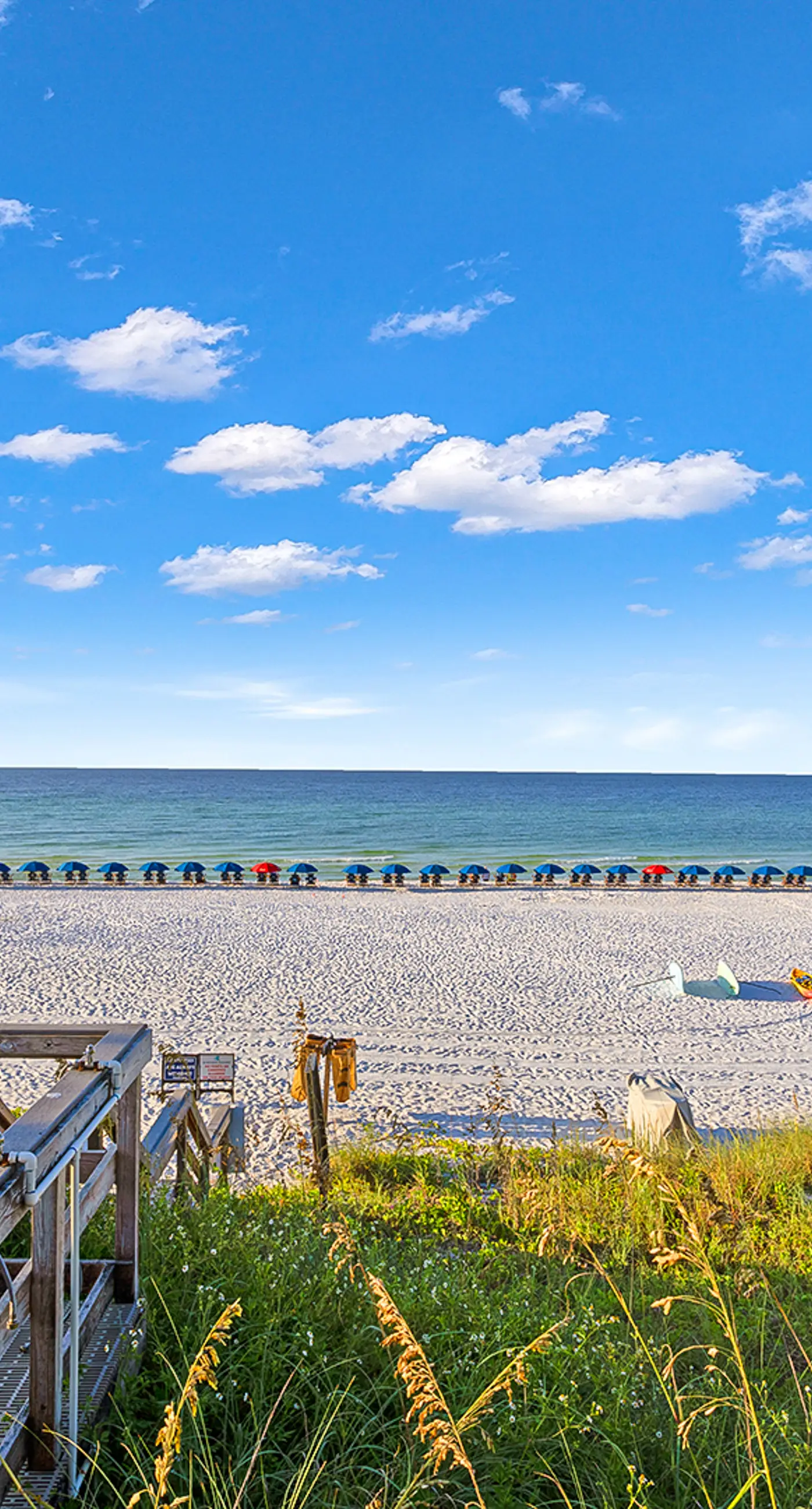 Gulf-front studio with gorgeous views, shared pool & hot tub, central AC, WiFi