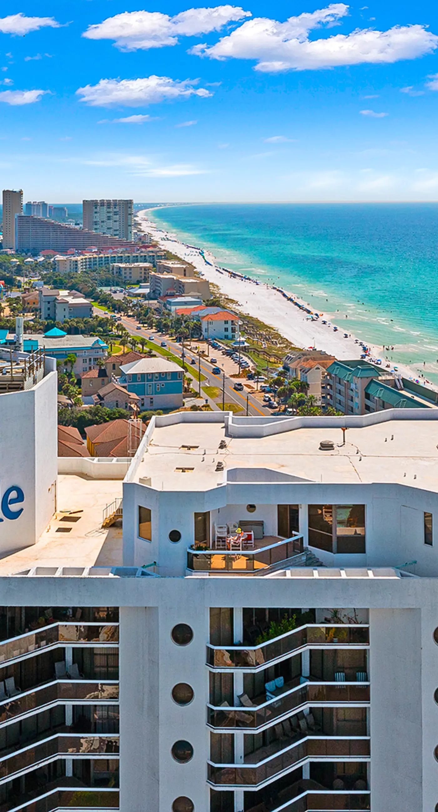 Gulf-front studio with gorgeous views, shared pool & hot tub, central AC, WiFi