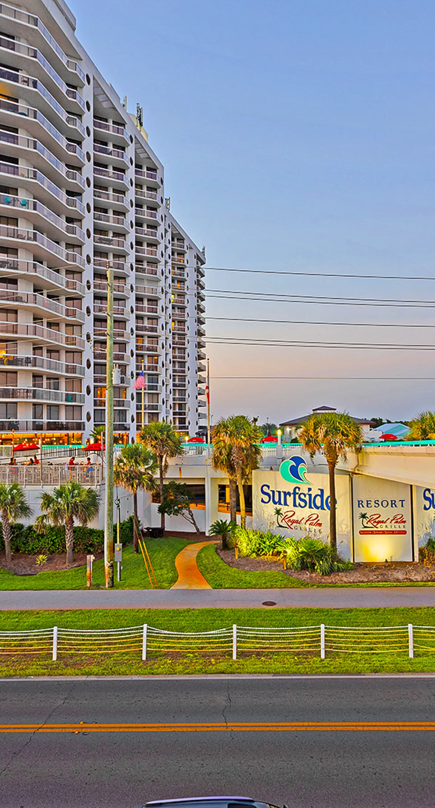Gulf-front studio with gorgeous views, shared pool & hot tub, central AC, WiFi