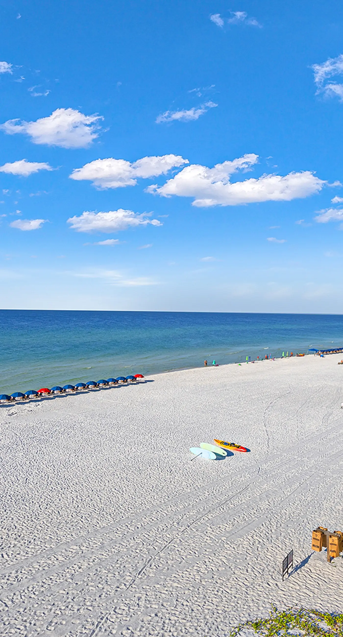 Gulf-front studio with gorgeous views, shared pool & hot tub, central AC, WiFi