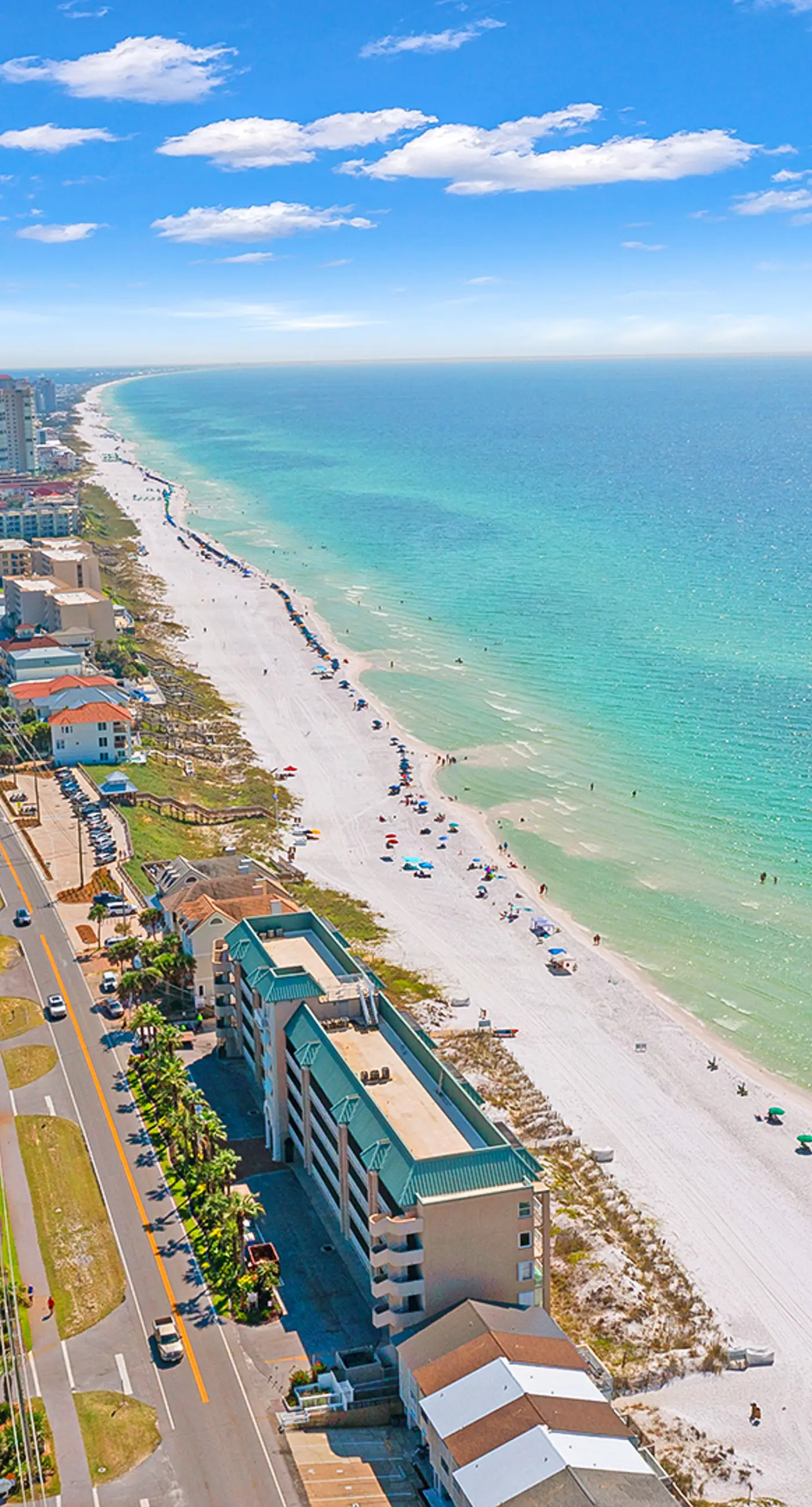 Gulf-front studio with gorgeous views, shared pool & hot tub, central AC, WiFi