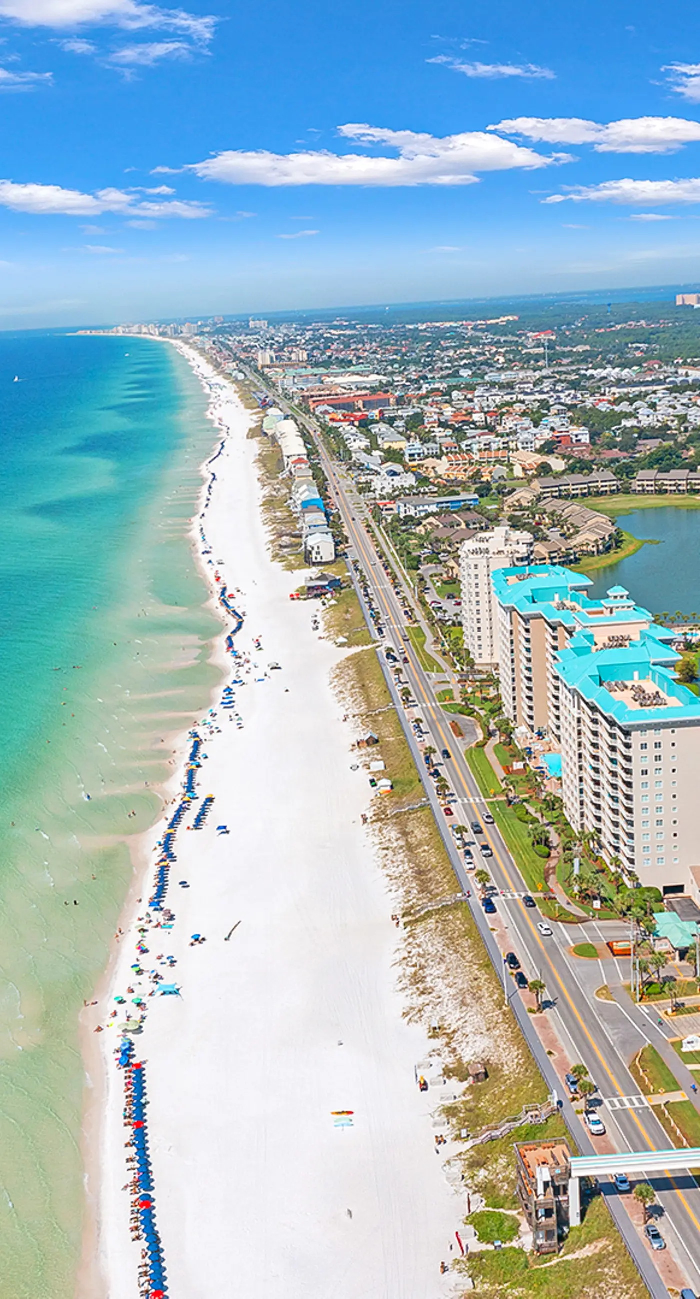 Gulf-front studio with gorgeous views, shared pool & hot tub, central AC, WiFi