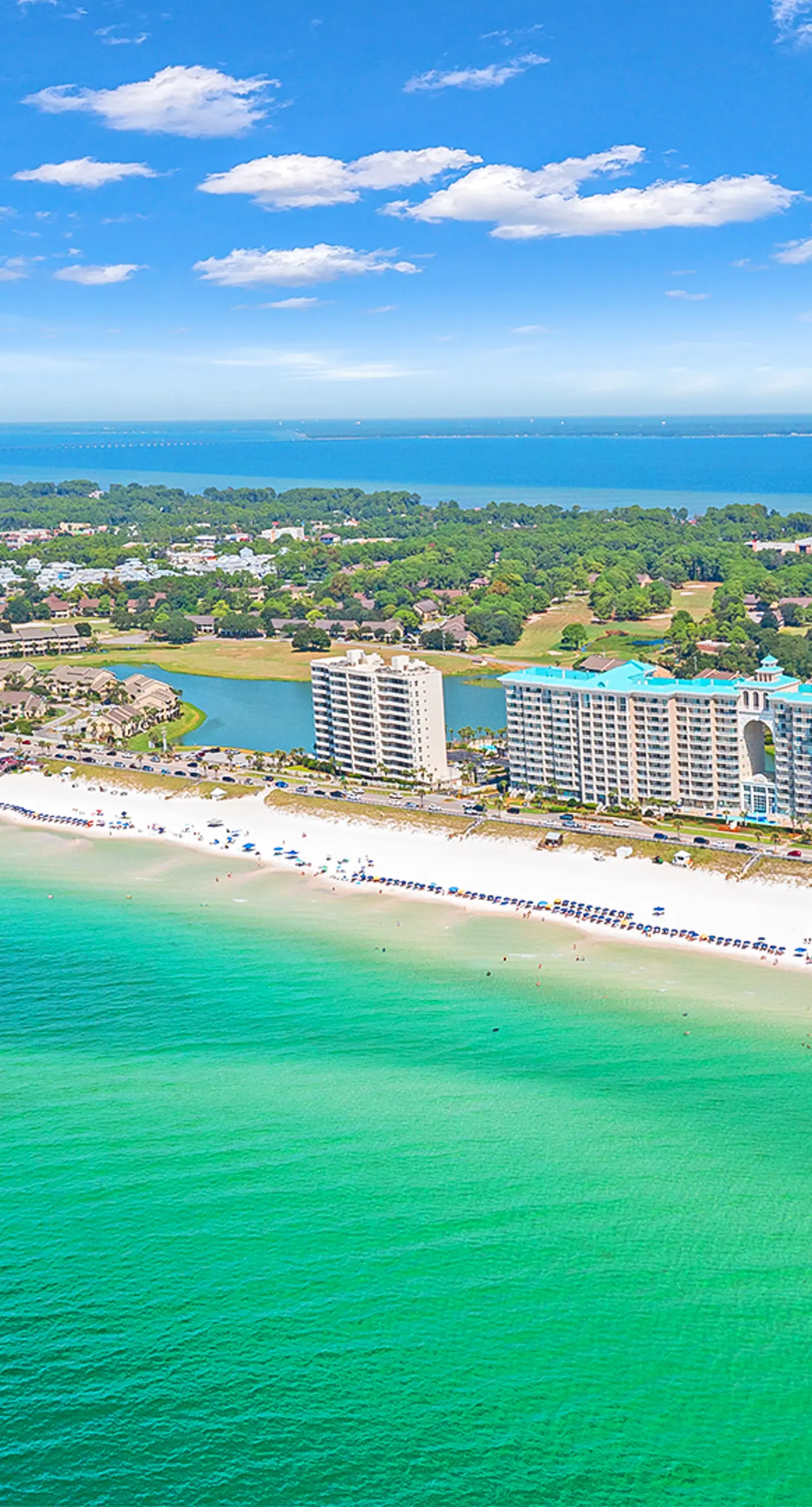 Gulf-front studio with gorgeous views, shared pool & hot tub, central AC, WiFi