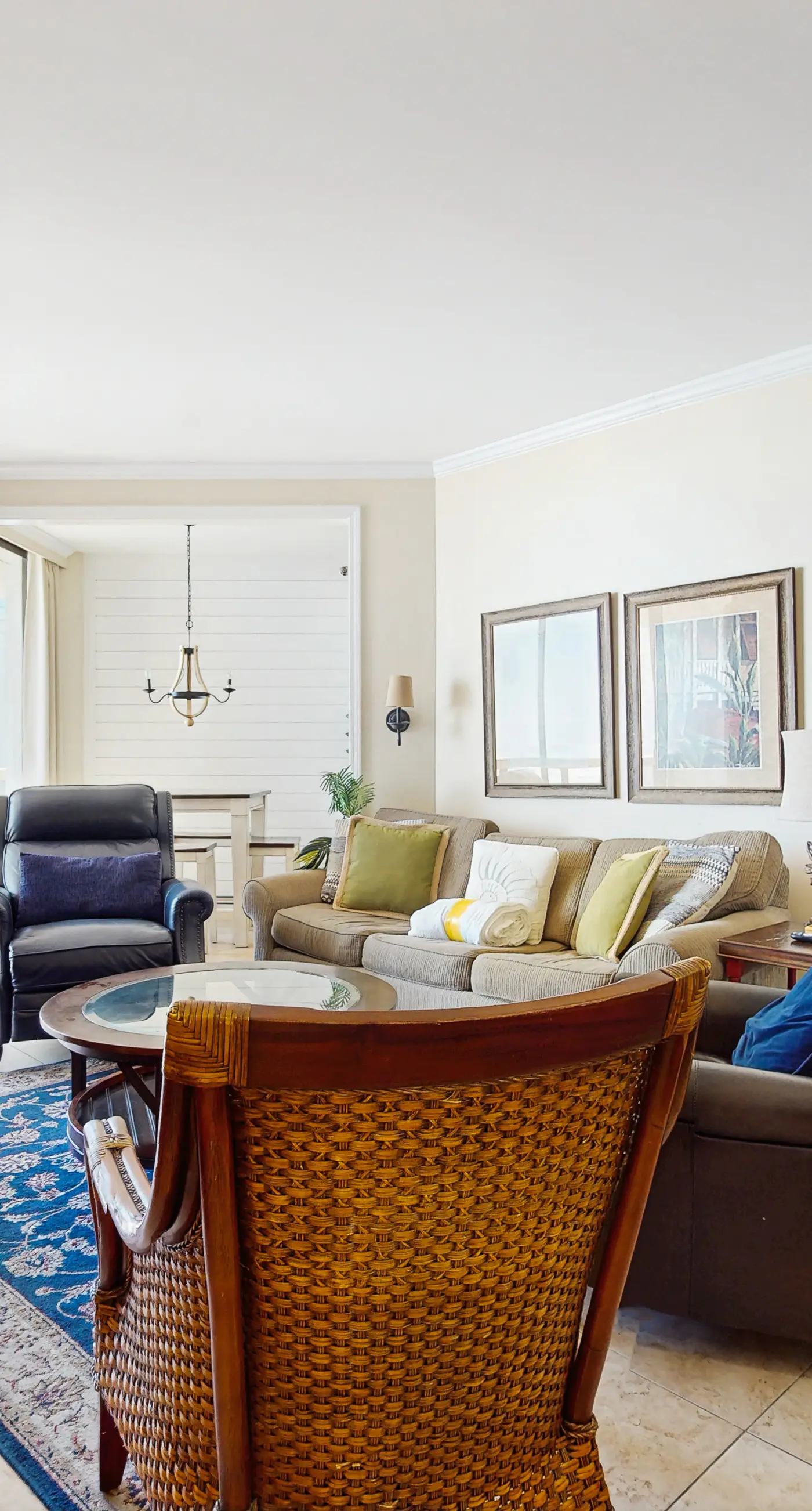 Cozy escape with Gulf views from balcony, pool, hot tub & W/D - access to beach