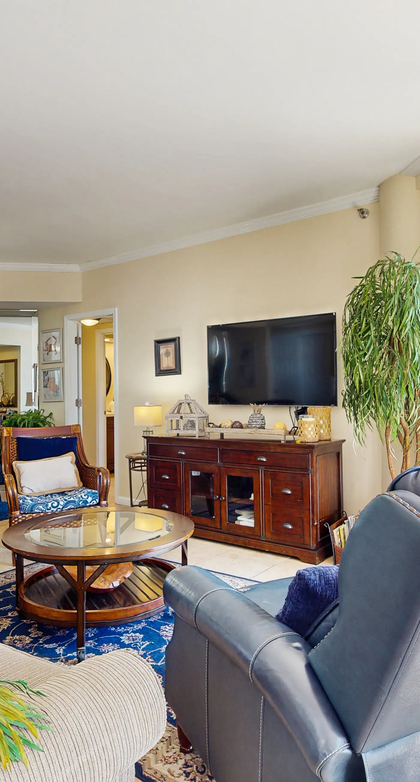 Cozy escape with Gulf views from balcony, pool, hot tub & W/D - access to beach