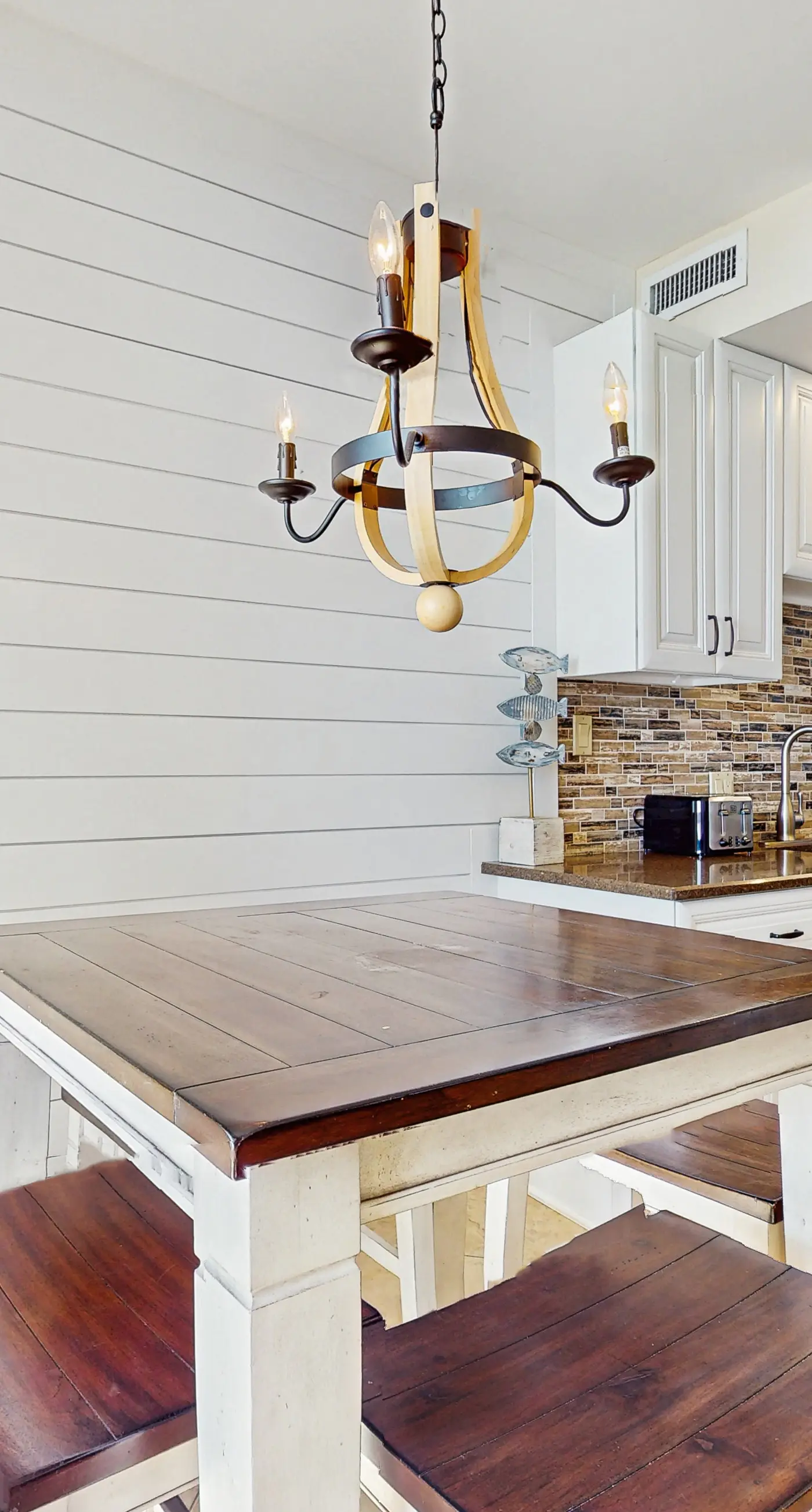 Cozy escape with Gulf views from balcony, pool, hot tub & W/D - access to beach