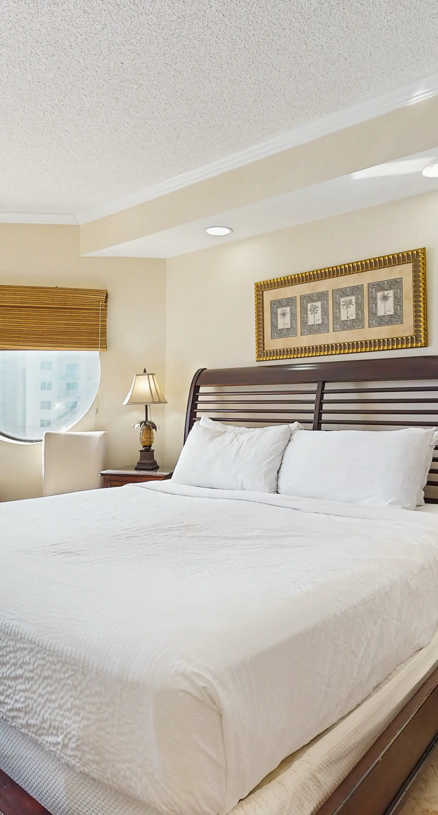 Cozy escape with Gulf views from balcony, pool, hot tub & W/D - access to beach