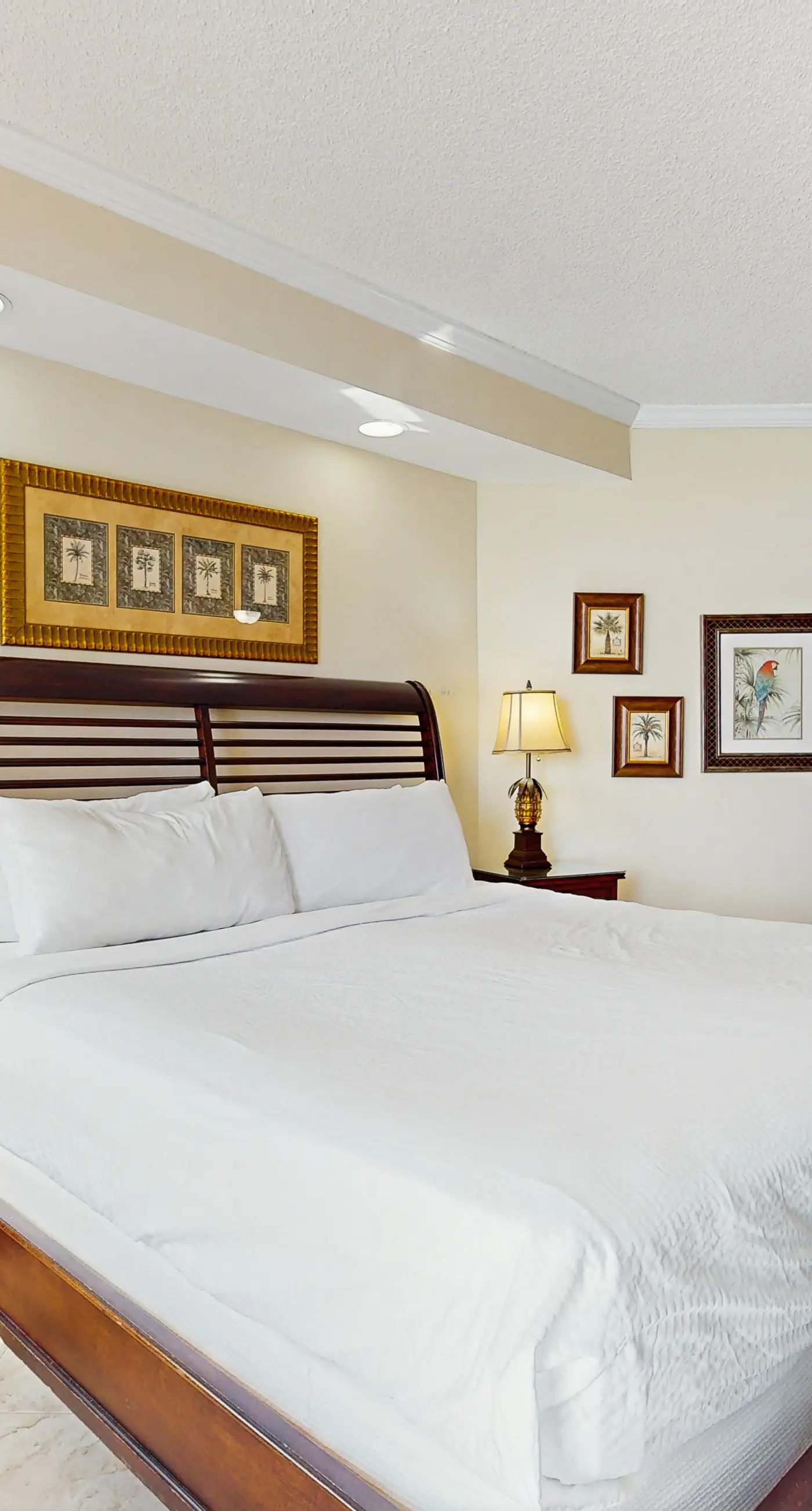 Cozy escape with Gulf views from balcony, pool, hot tub & W/D - access to beach