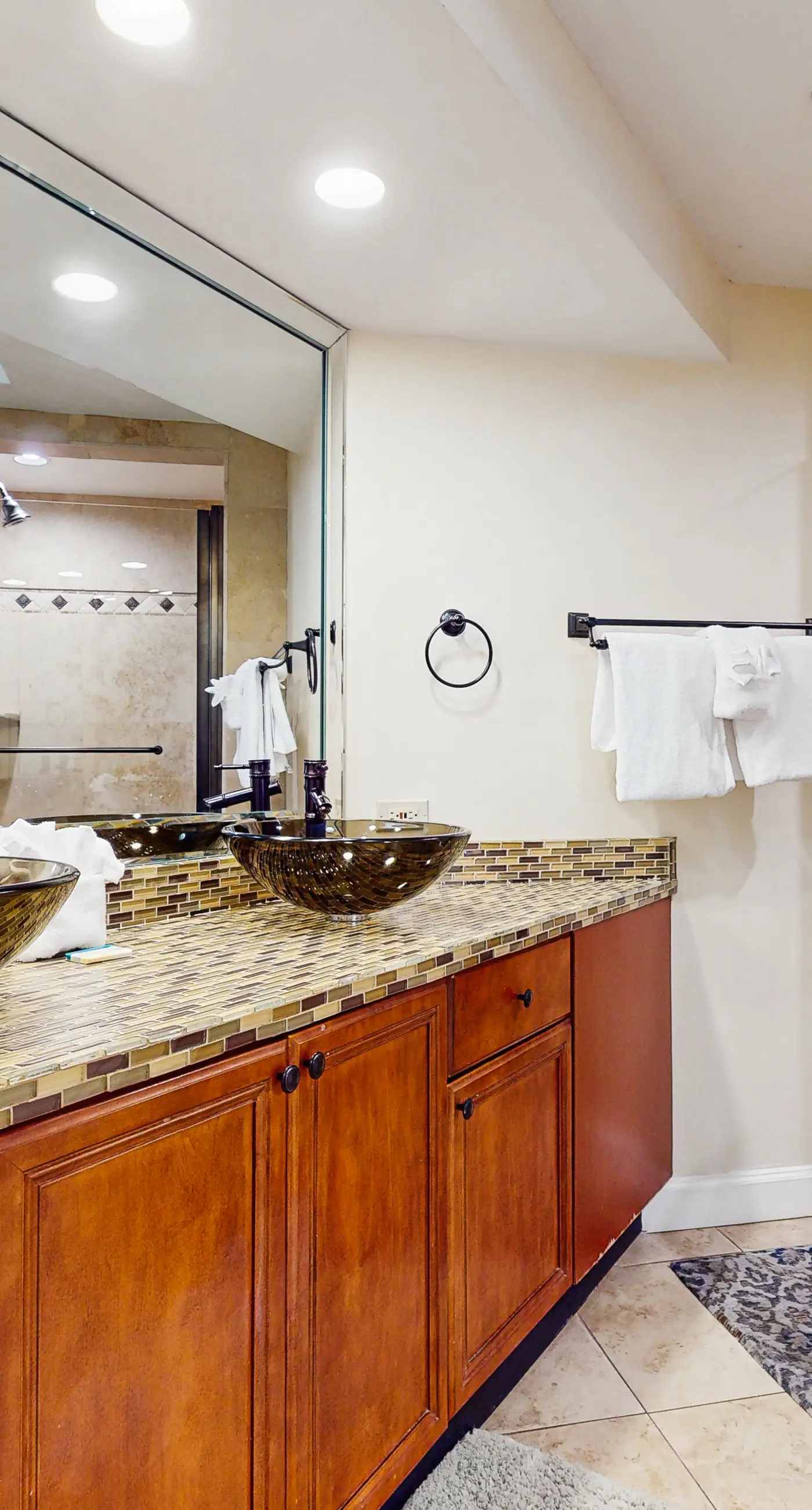 Cozy escape with Gulf views from balcony, pool, hot tub & W/D - access to beach