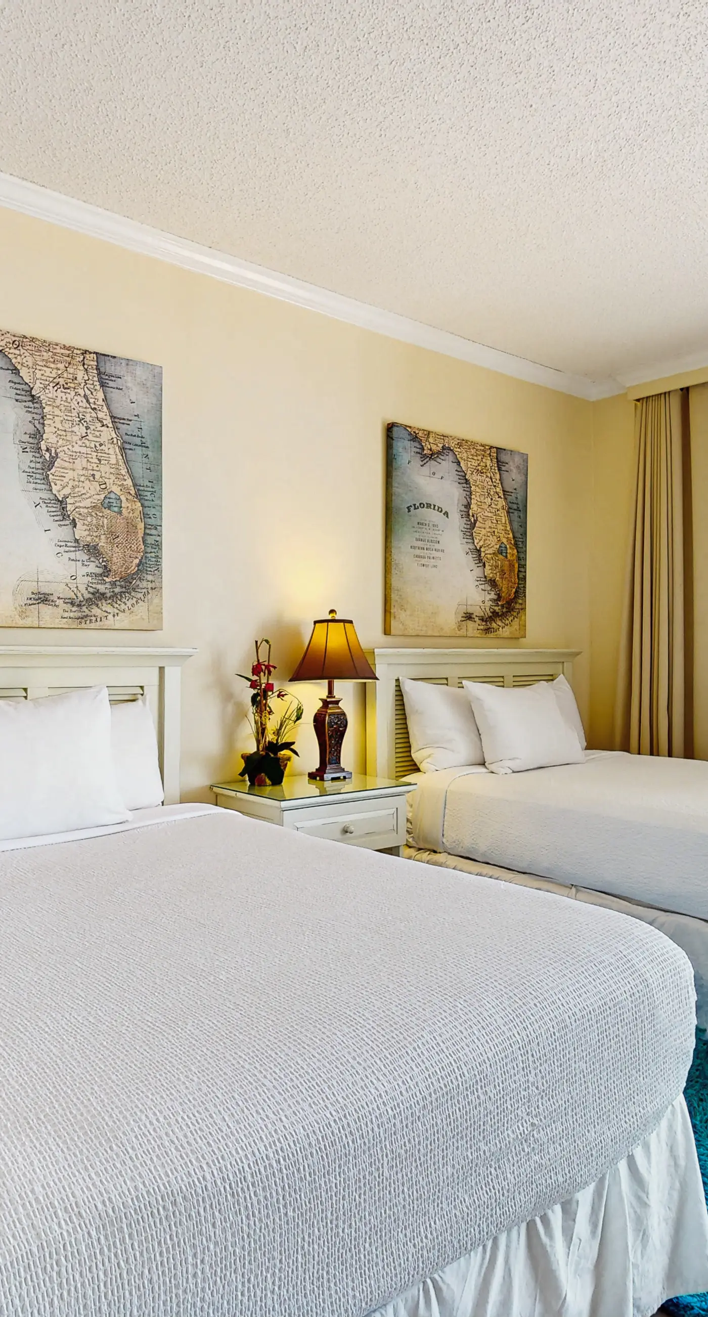 Cozy escape with Gulf views from balcony, pool, hot tub & W/D - access to beach