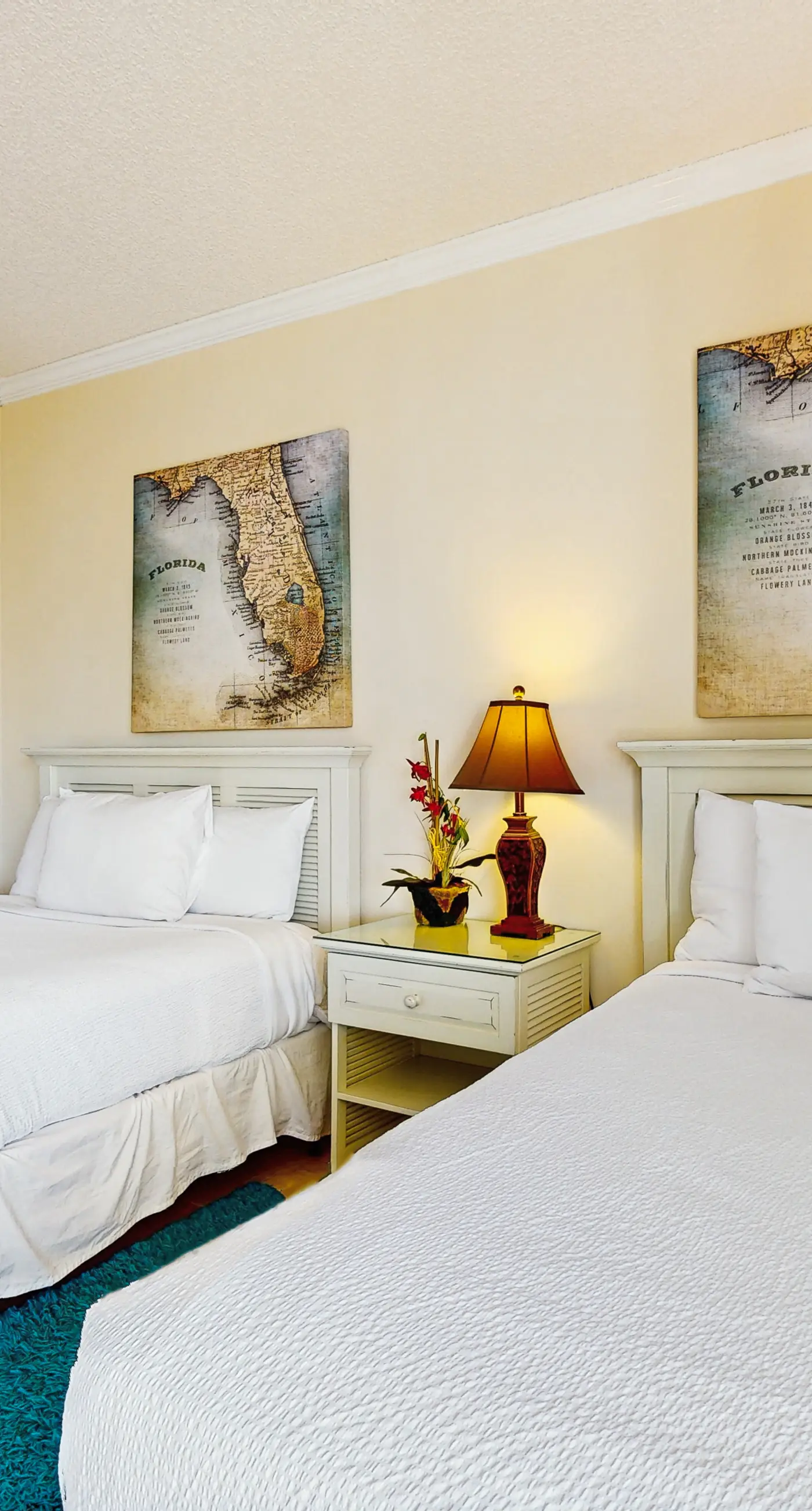 Cozy escape with Gulf views from balcony, pool, hot tub & W/D - access to beach