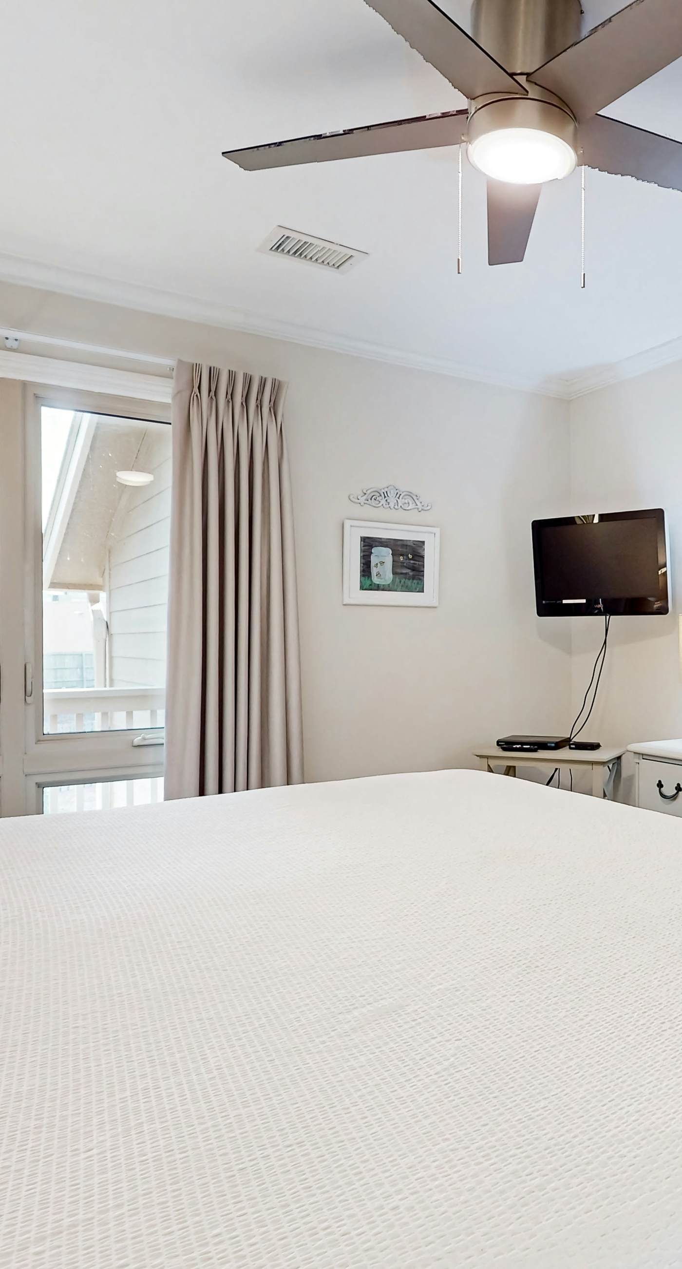 Dog-friendly condo with WiFi & AC, resort pools & relaxing balcony