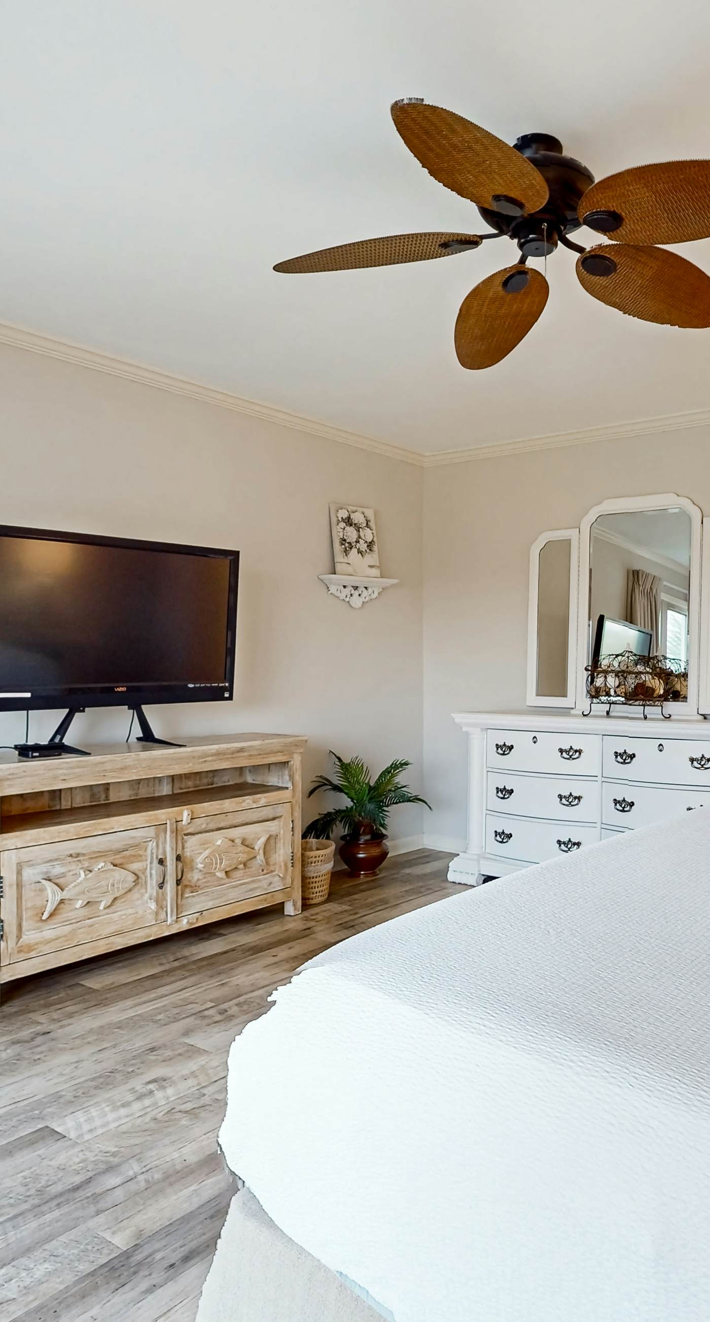 Dog-friendly condo with WiFi & AC, resort pools & relaxing balcony