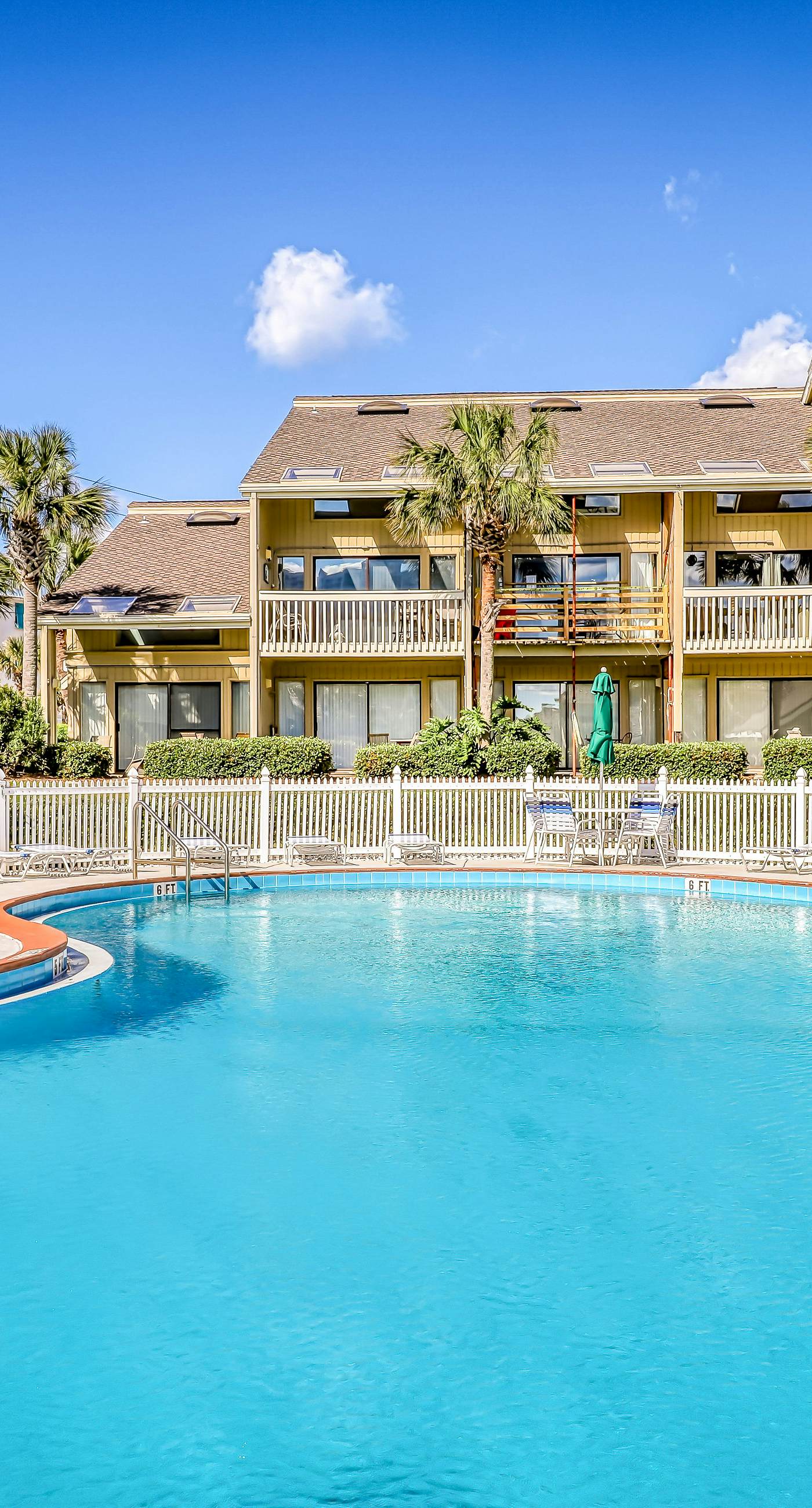 Dog-friendly condo with WiFi & AC, resort pools & relaxing balcony