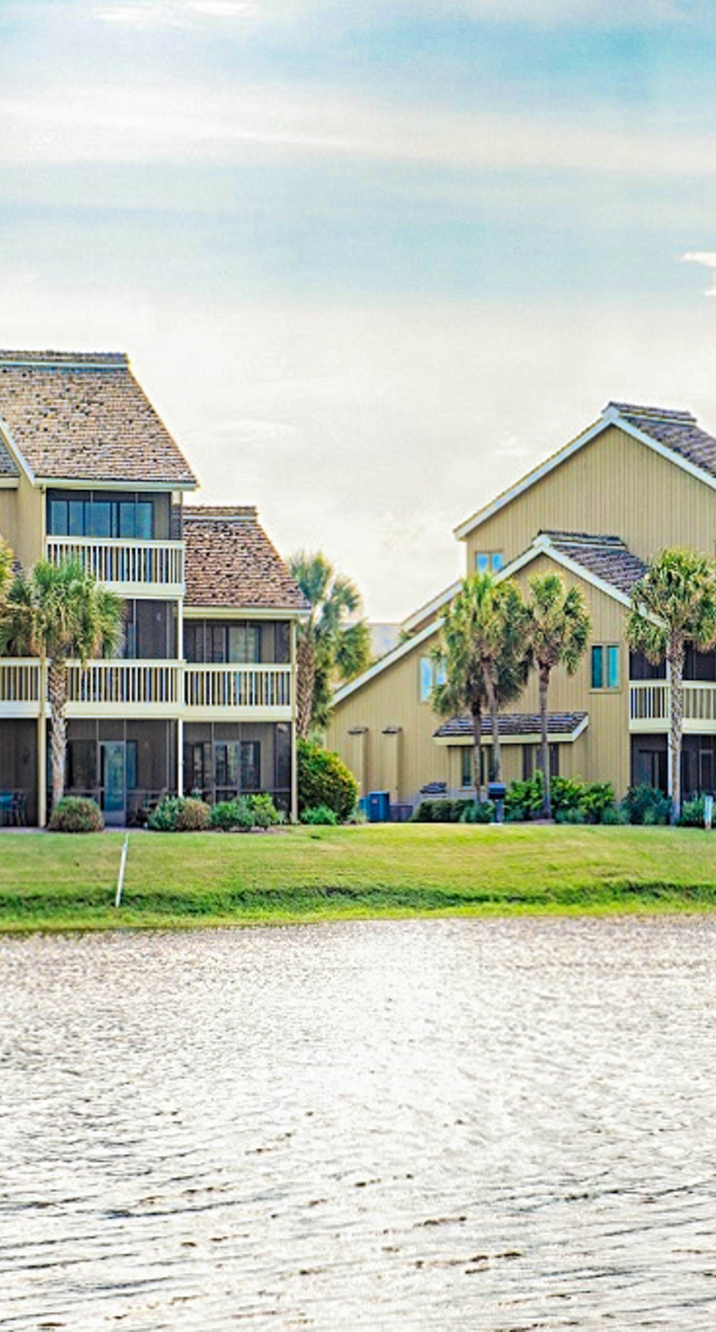 Dog-friendly condo with WiFi & AC, resort pools & relaxing balcony