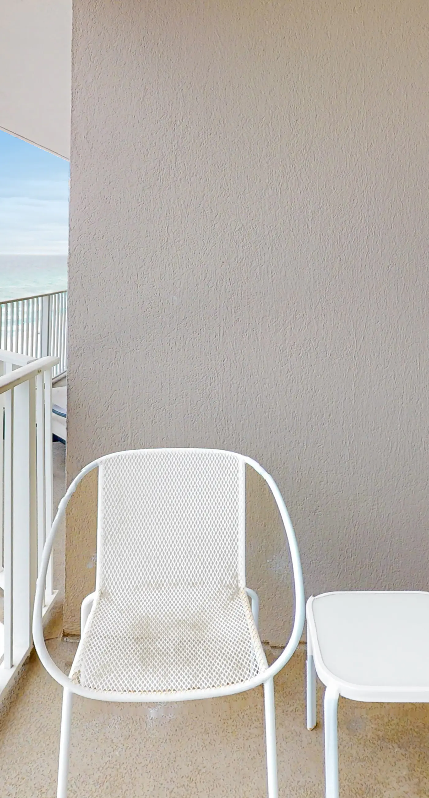 Lovely gulf-front condo with pool, hot tub, central AC, & washer/dryer