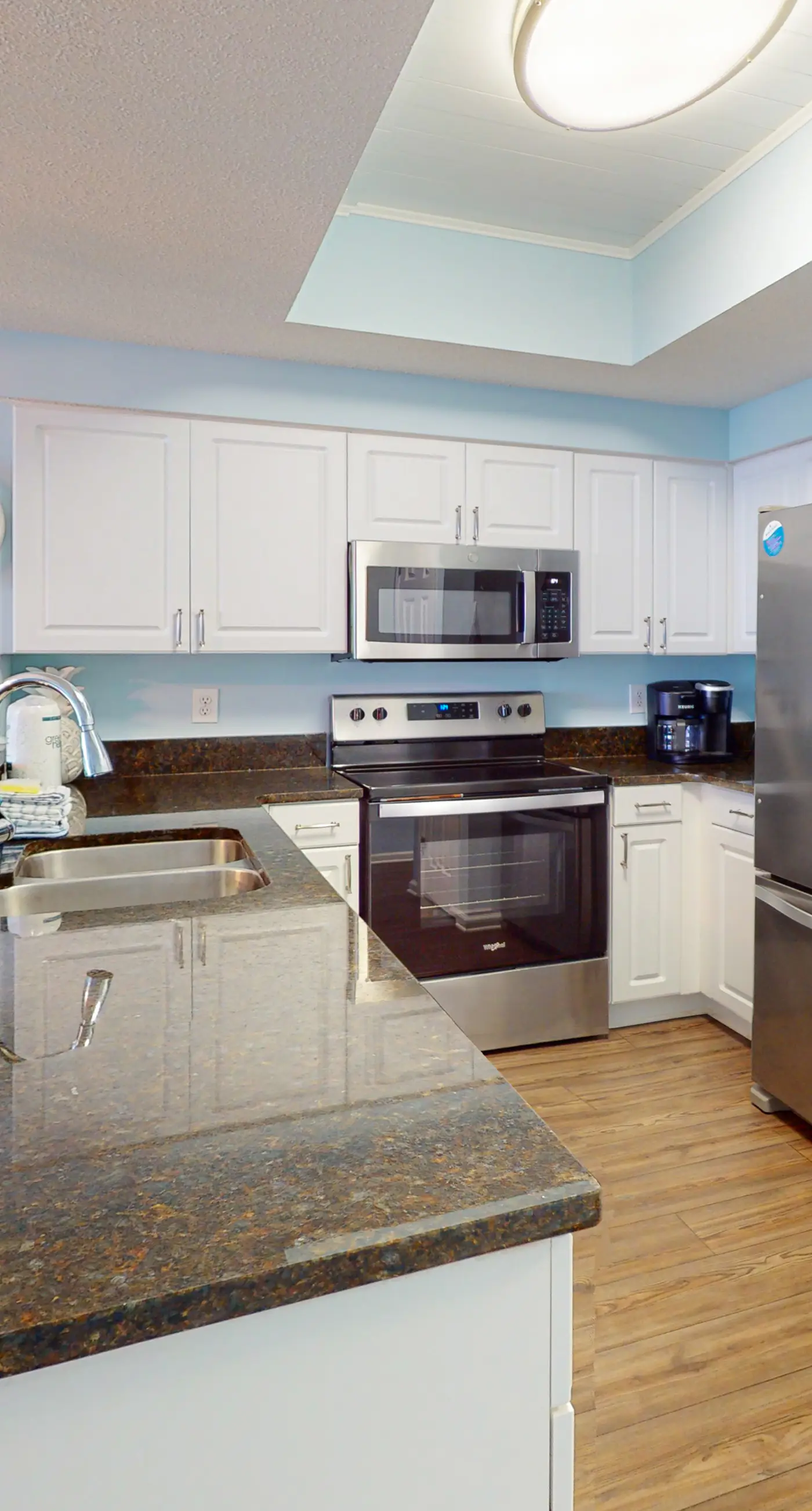 Lovely gulf-front condo with pool, hot tub, central AC, & washer/dryer