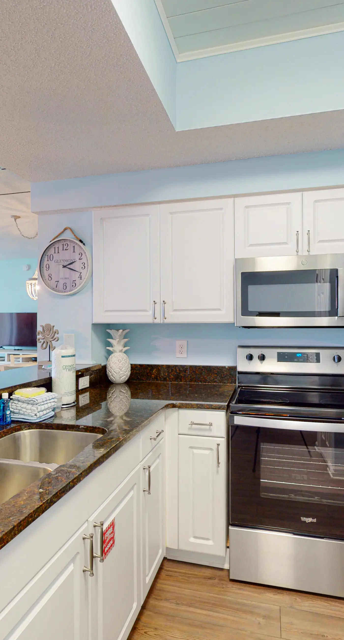 Lovely gulf-front condo with pool, hot tub, central AC, & washer/dryer