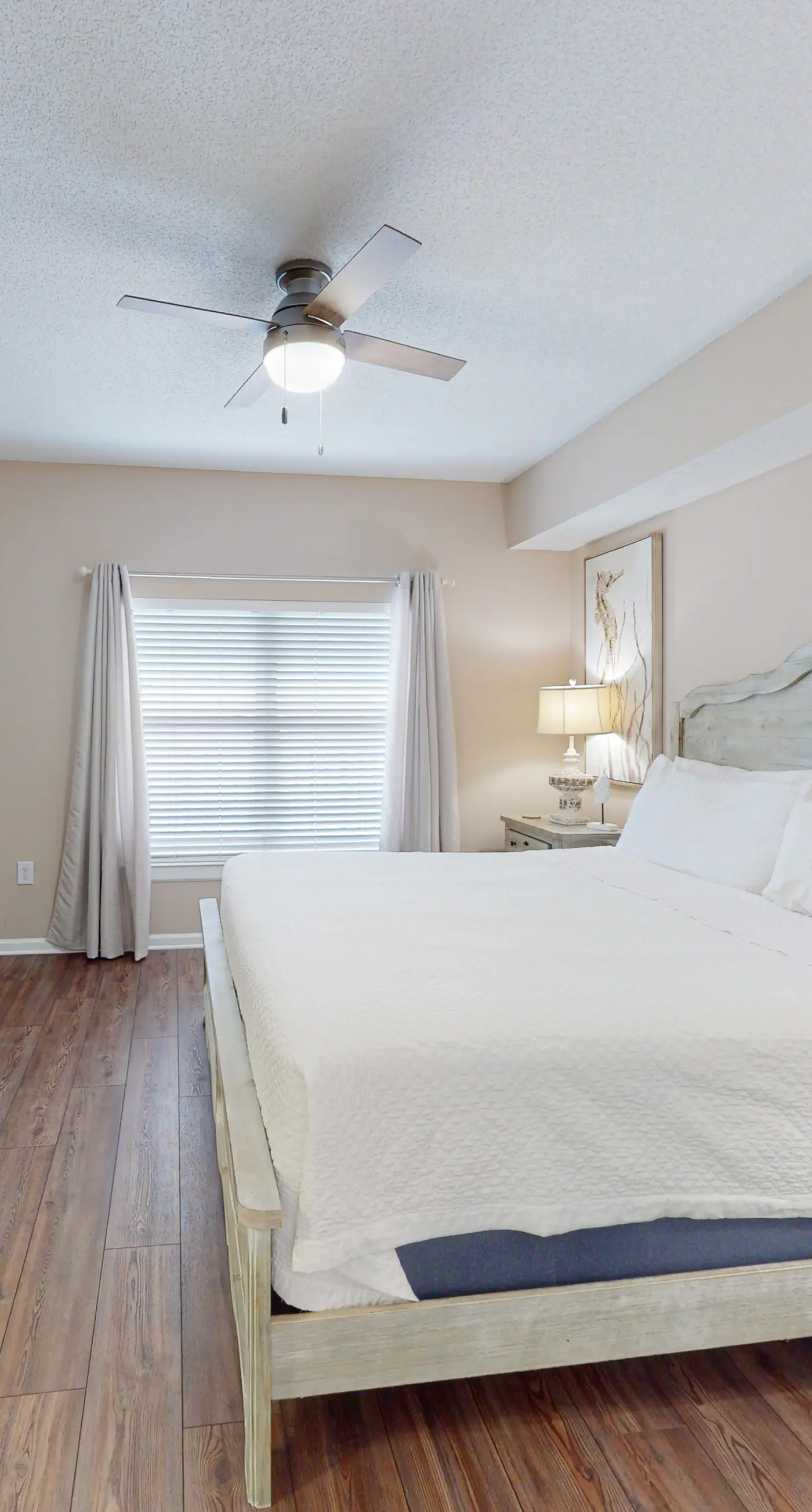 Lovely gulf-front condo with pool, hot tub, central AC, & washer/dryer