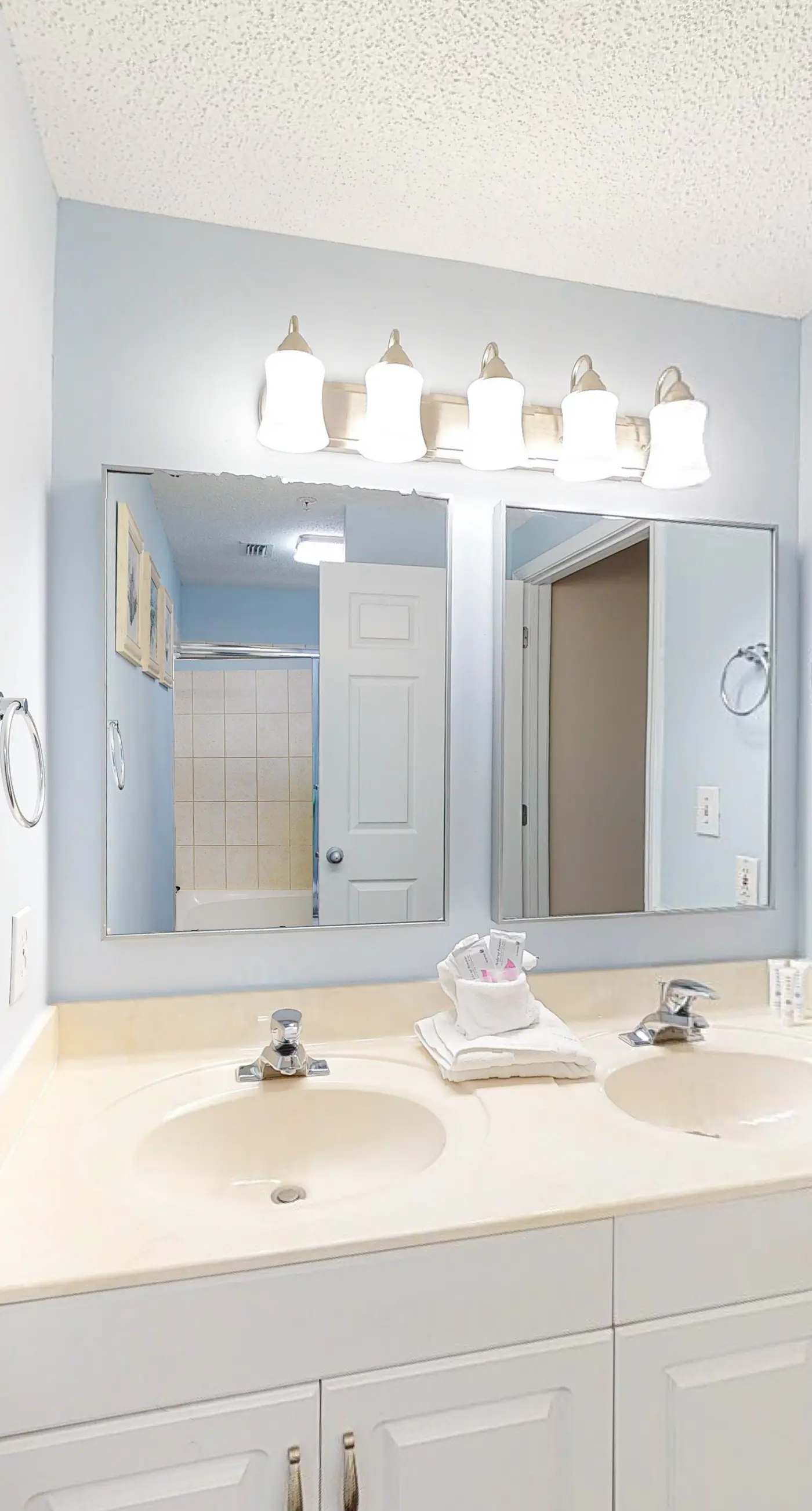 Lovely gulf-front condo with pool, hot tub, central AC, & washer/dryer