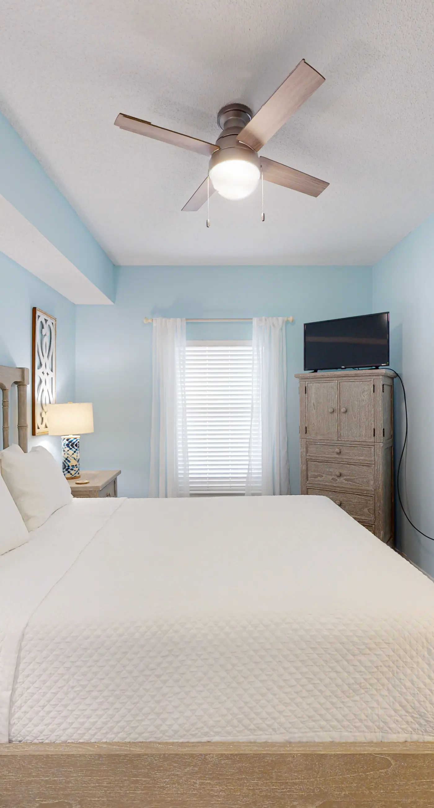 Lovely gulf-front condo with pool, hot tub, central AC, & washer/dryer