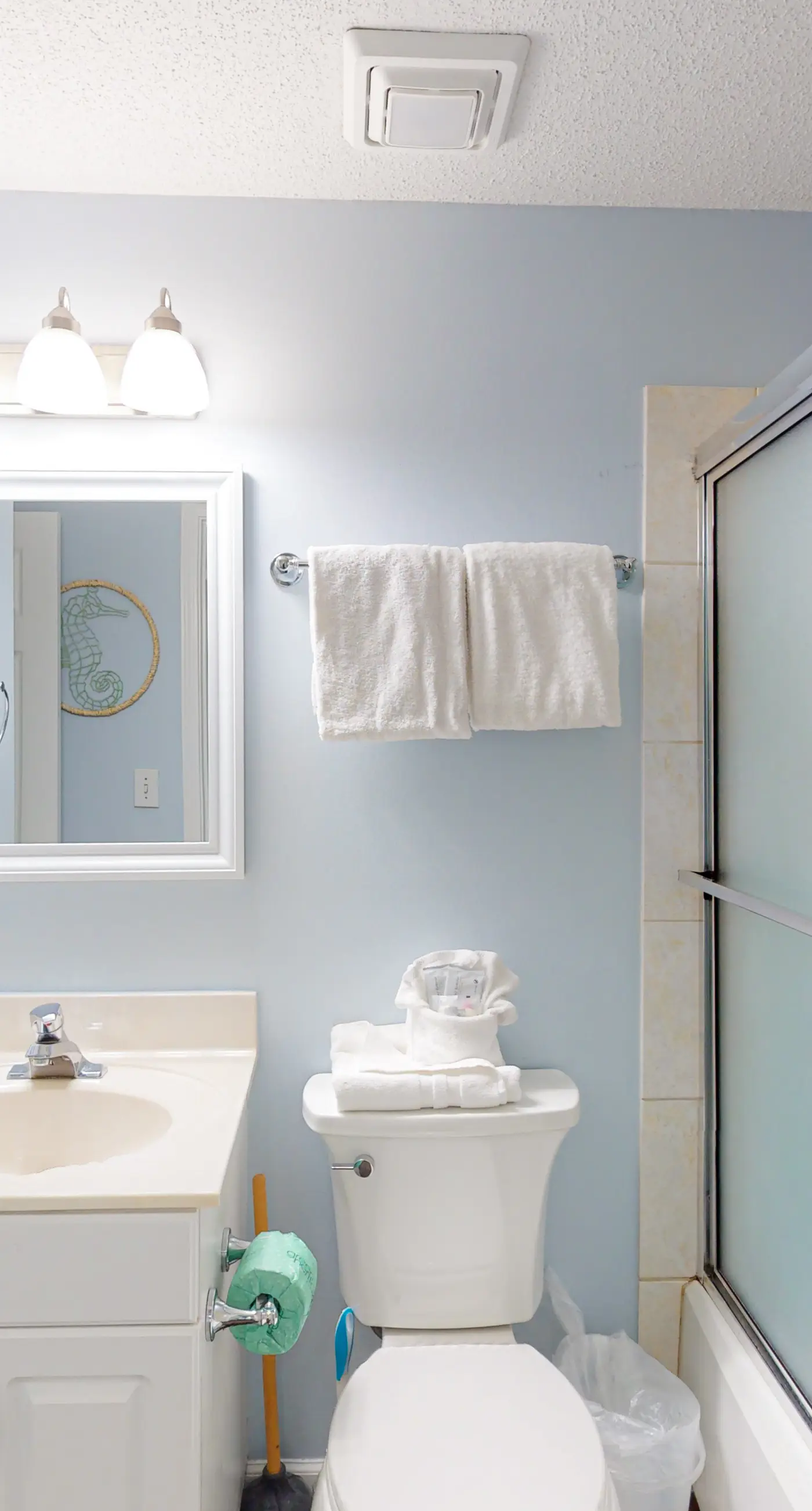 Lovely gulf-front condo with pool, hot tub, central AC, & washer/dryer