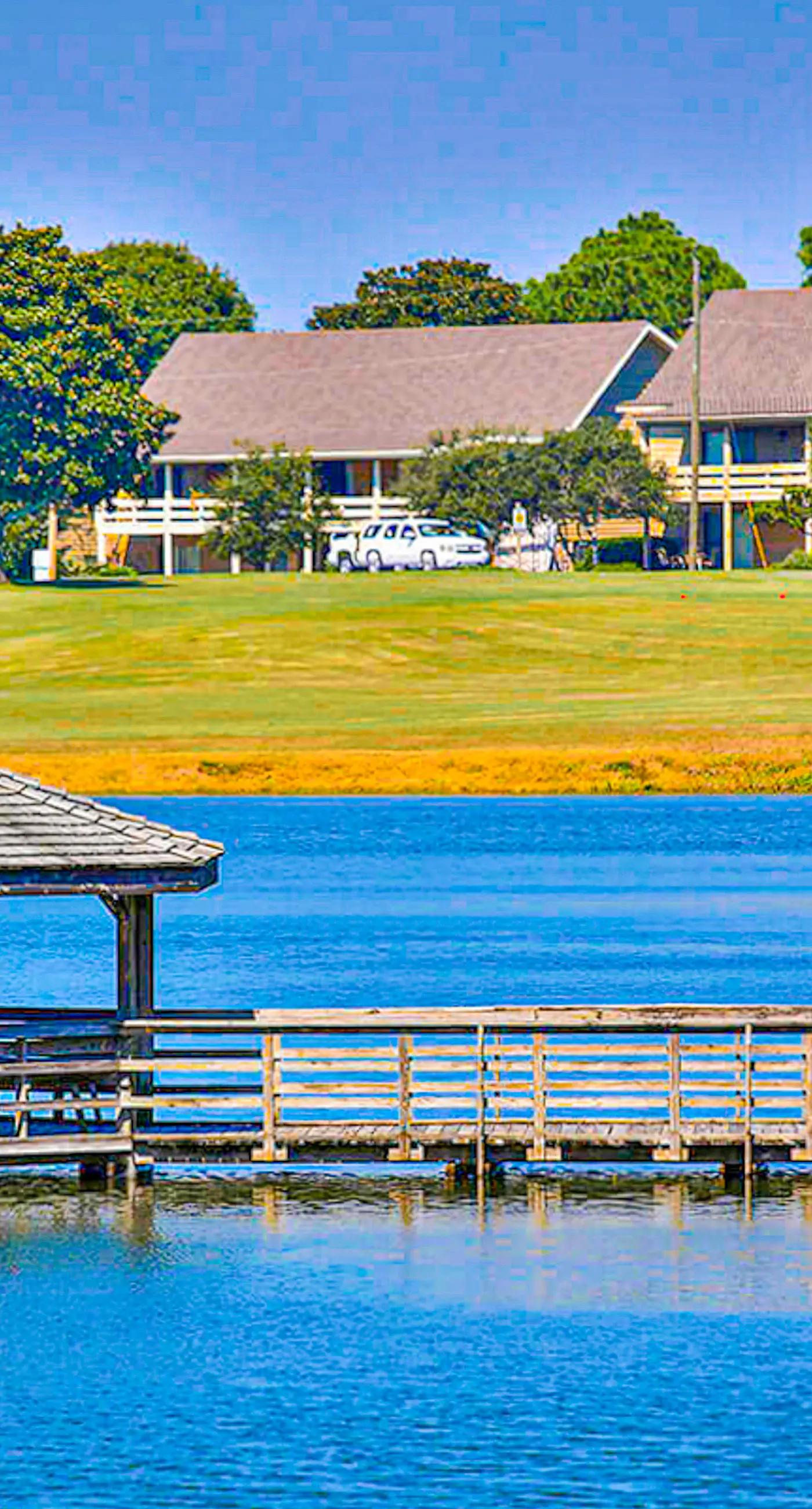 Lovely gulf-front condo with pool, hot tub, central AC, & washer/dryer