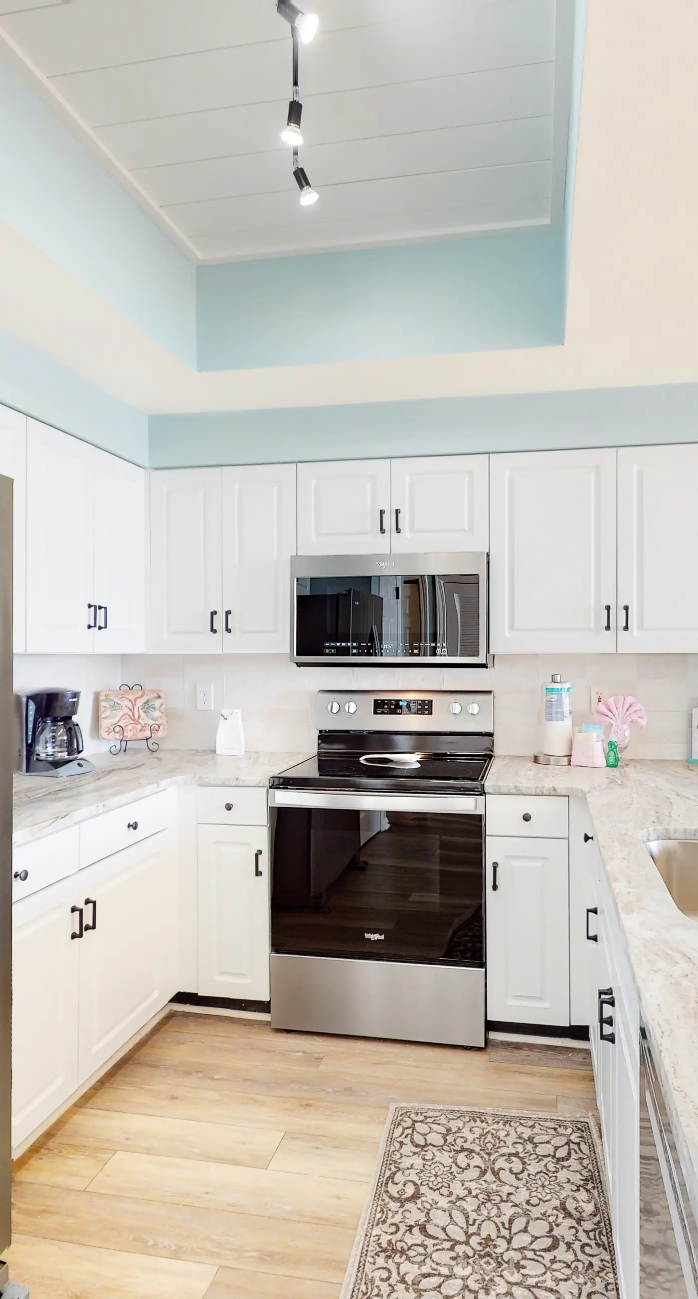 Bay view, access to the beach, & a shared, heated pool