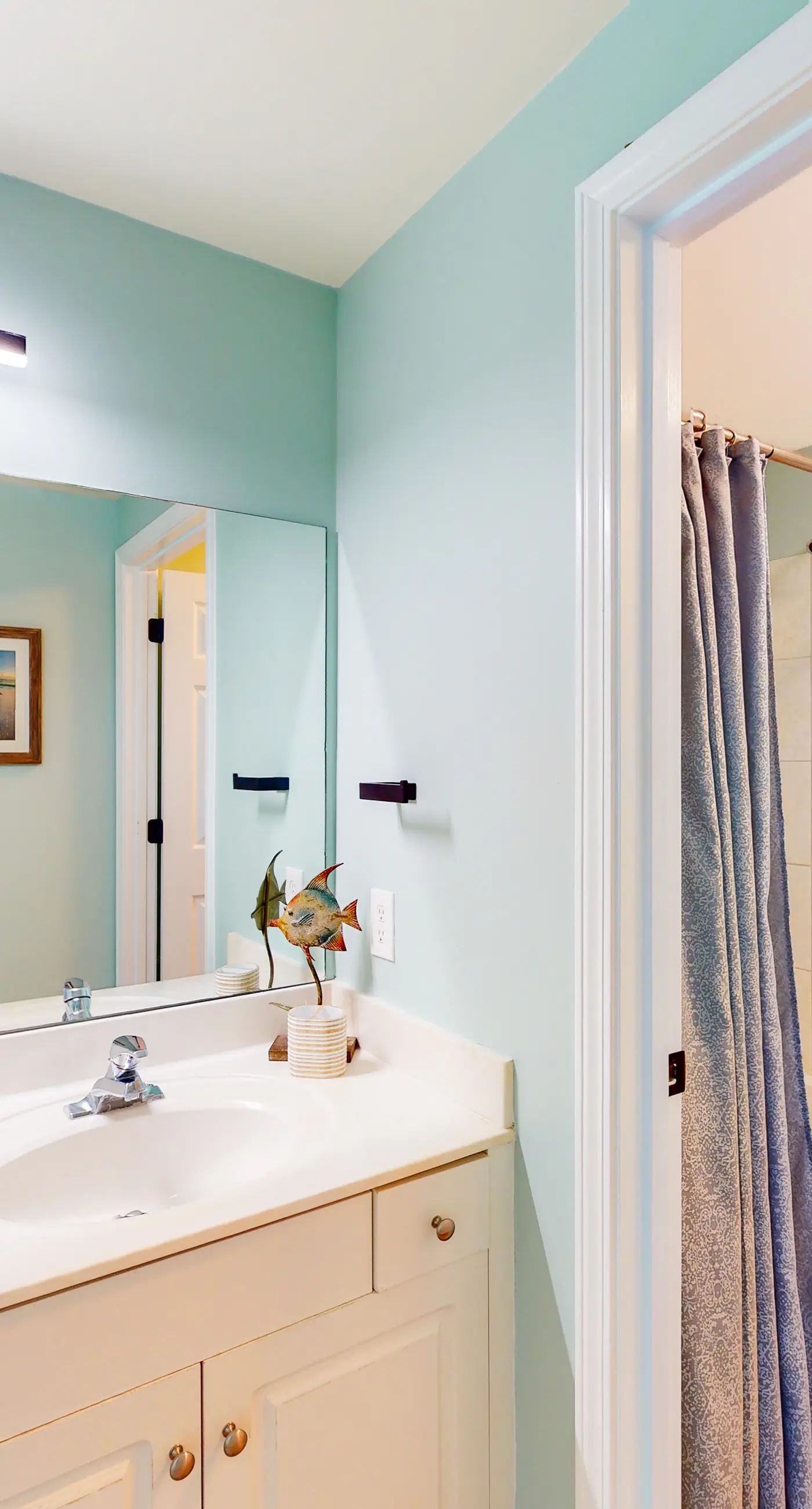 Bay view, access to the beach, & a shared, heated pool