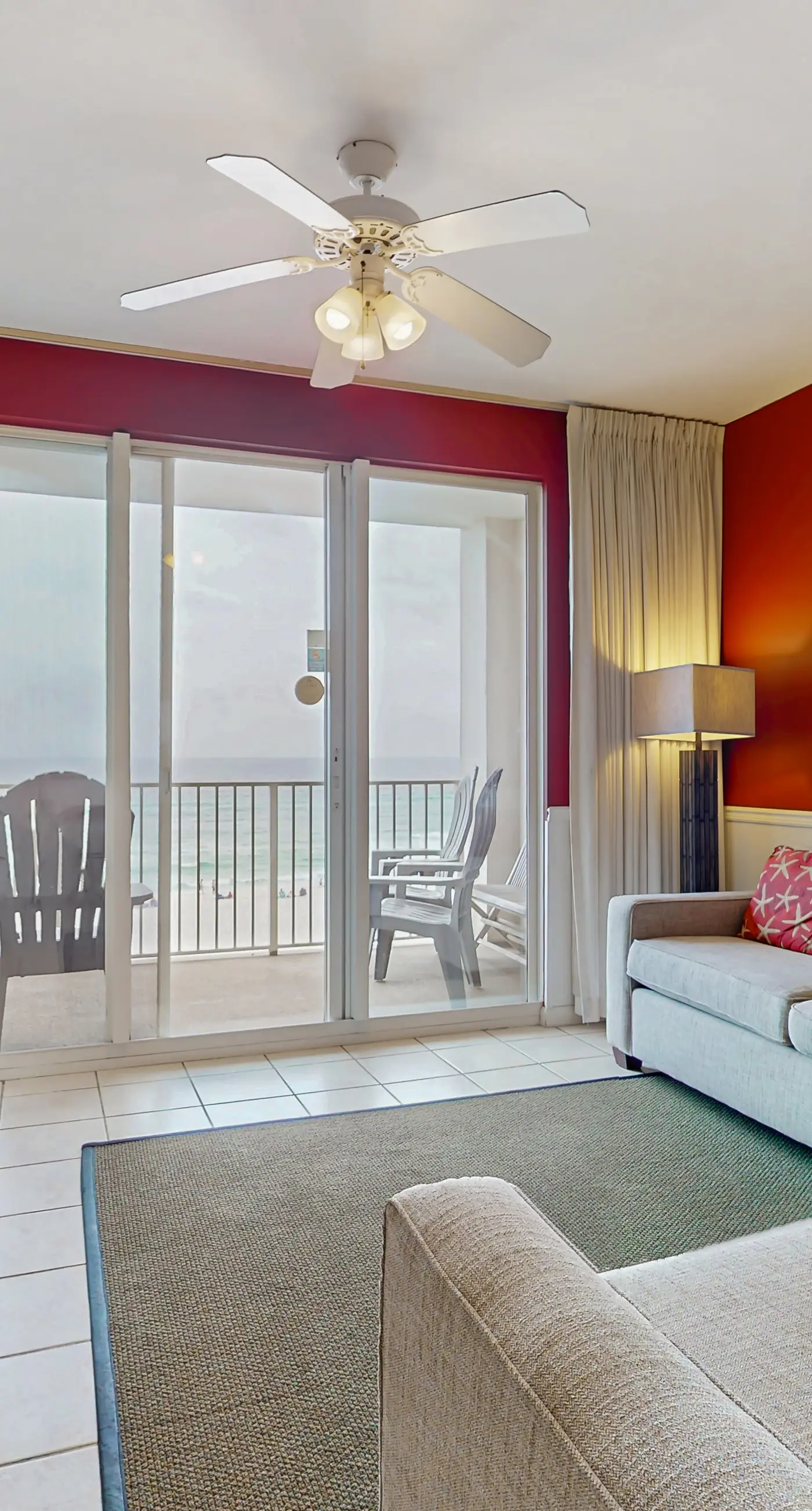 Beachfront getaway w/ access to indoor and outdoor pools