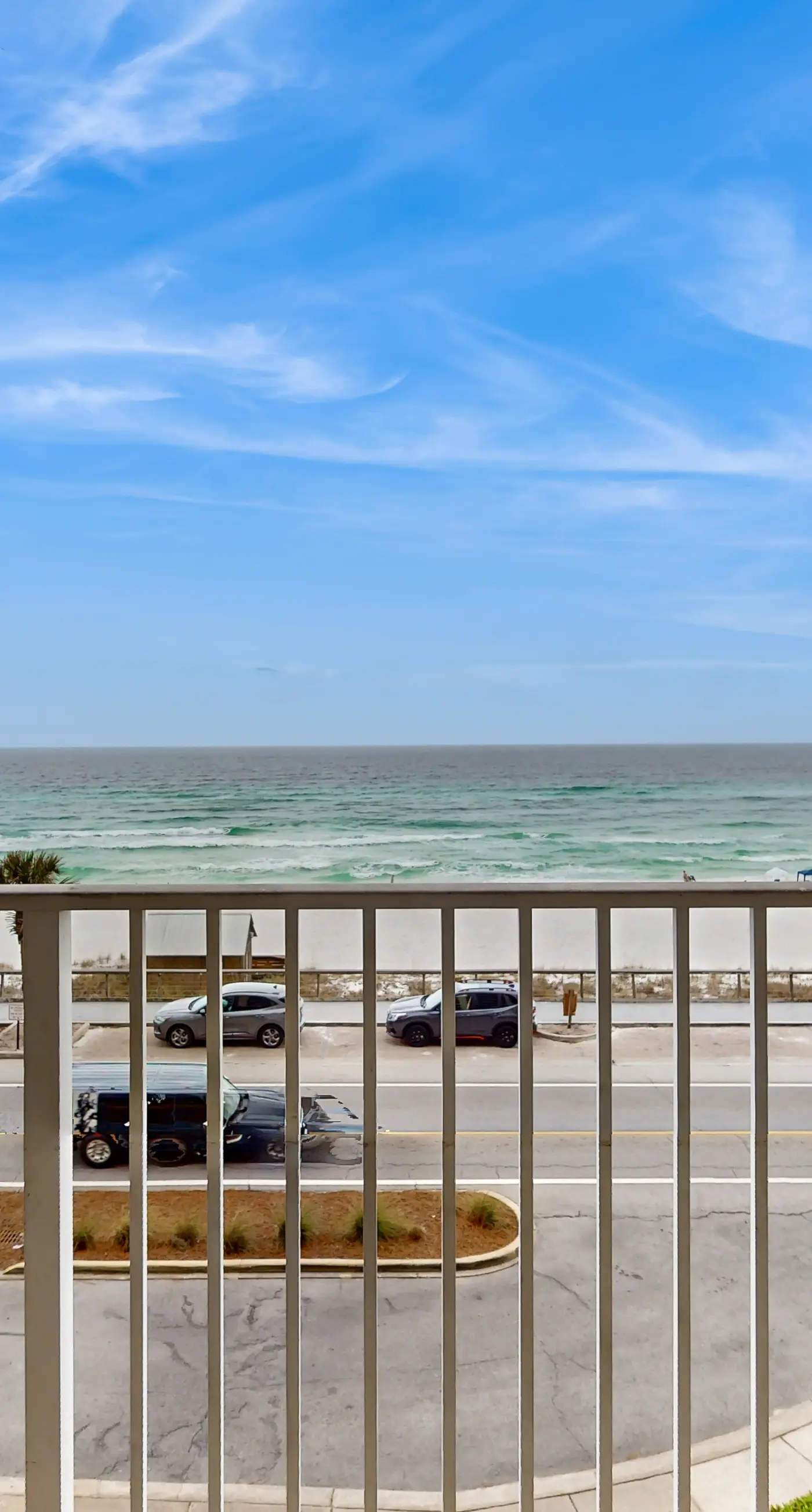 Beachfront getaway w/ access to indoor and outdoor pools