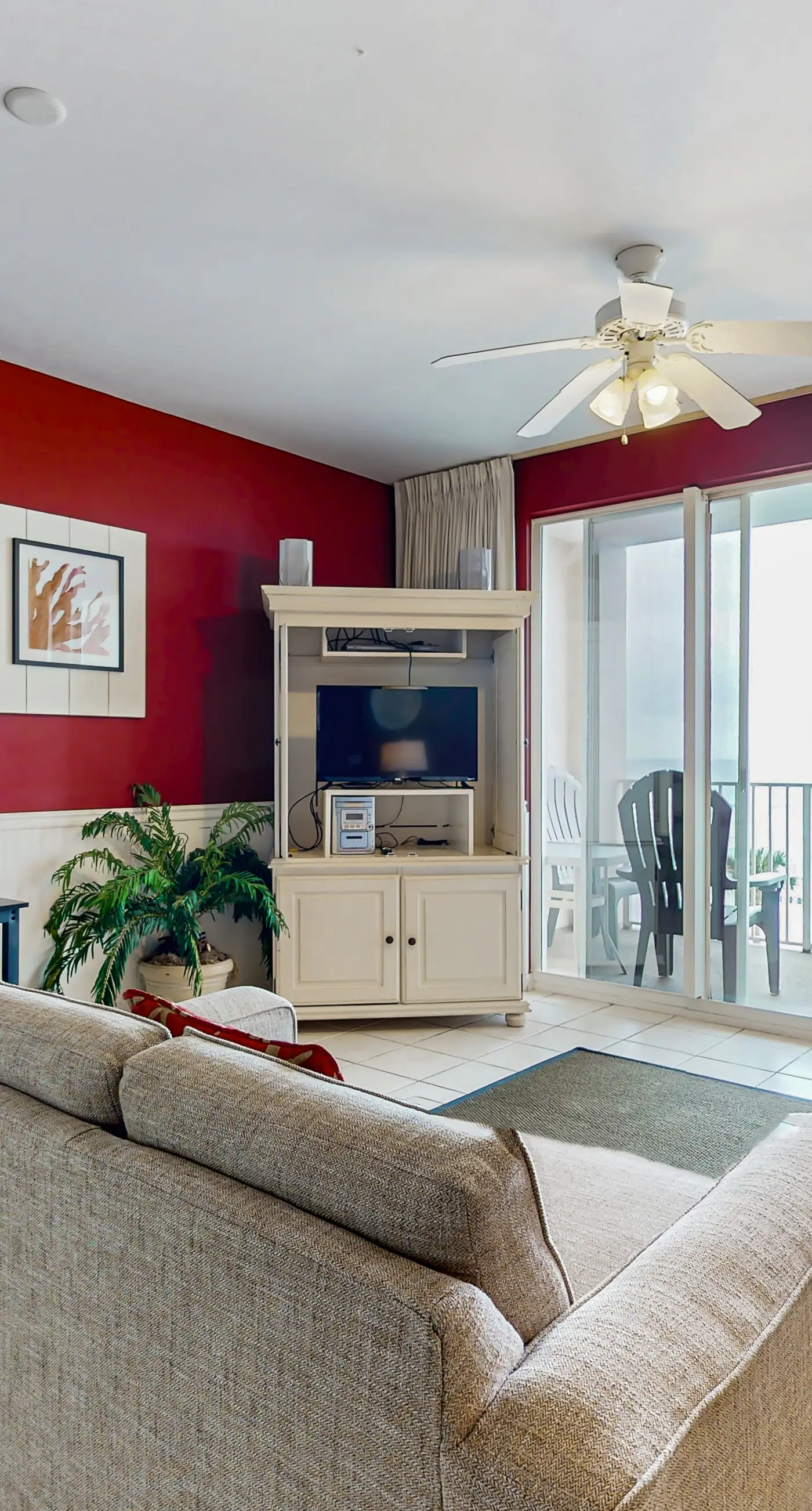 Beachfront getaway w/ access to indoor and outdoor pools